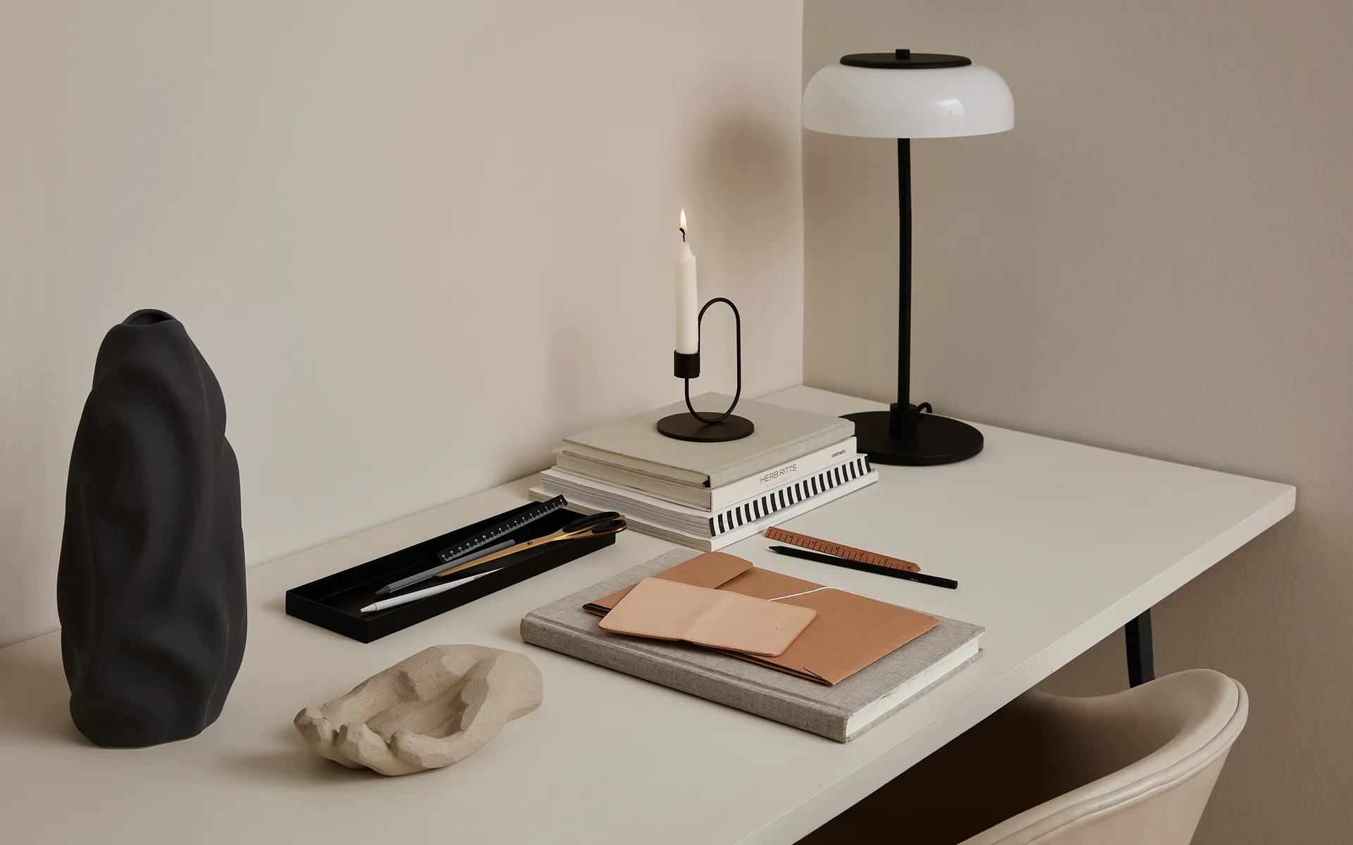 Escultura Bless, limestone Cooee Design