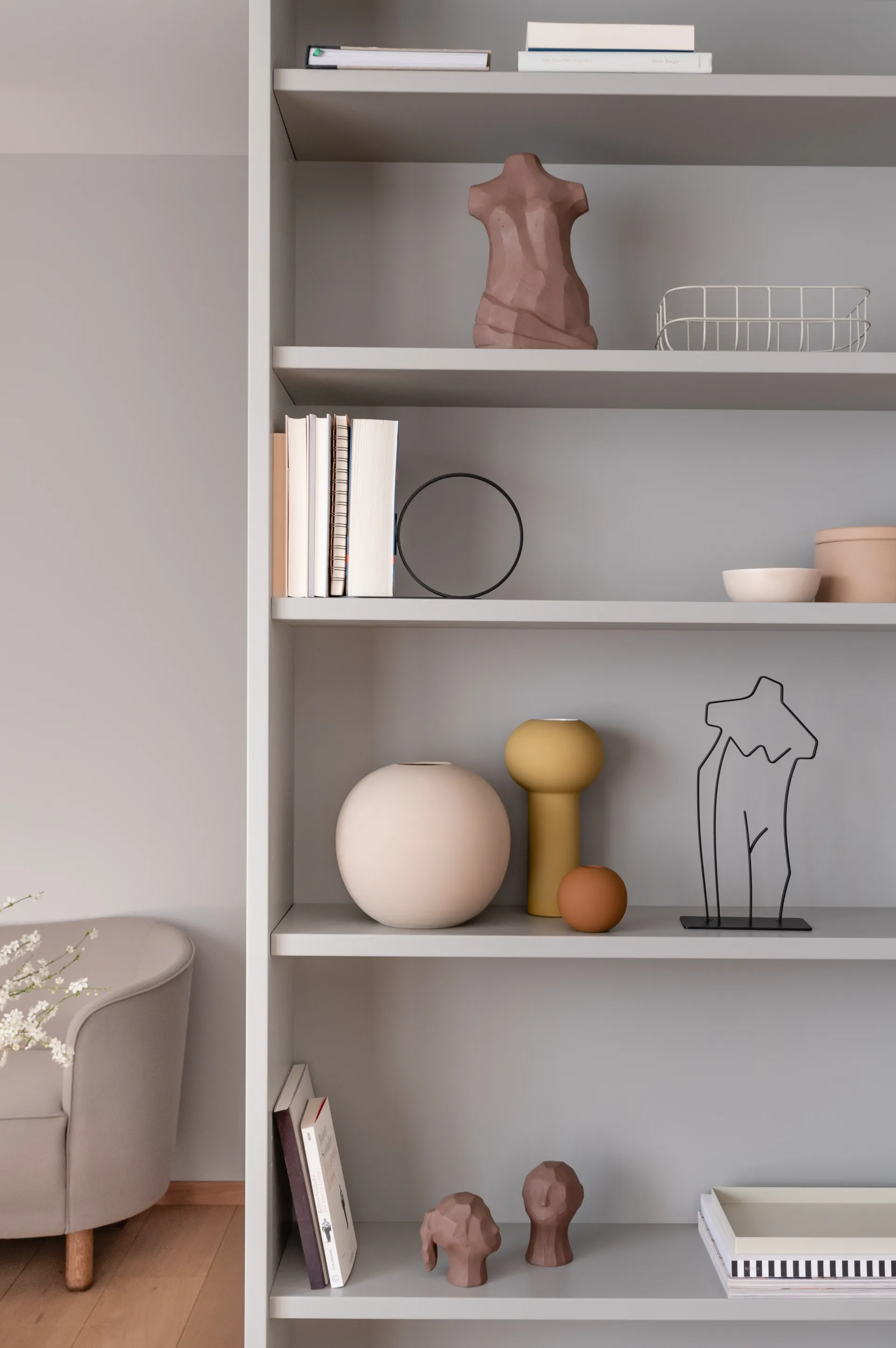 Escultura Ruth, preto Cooee Design