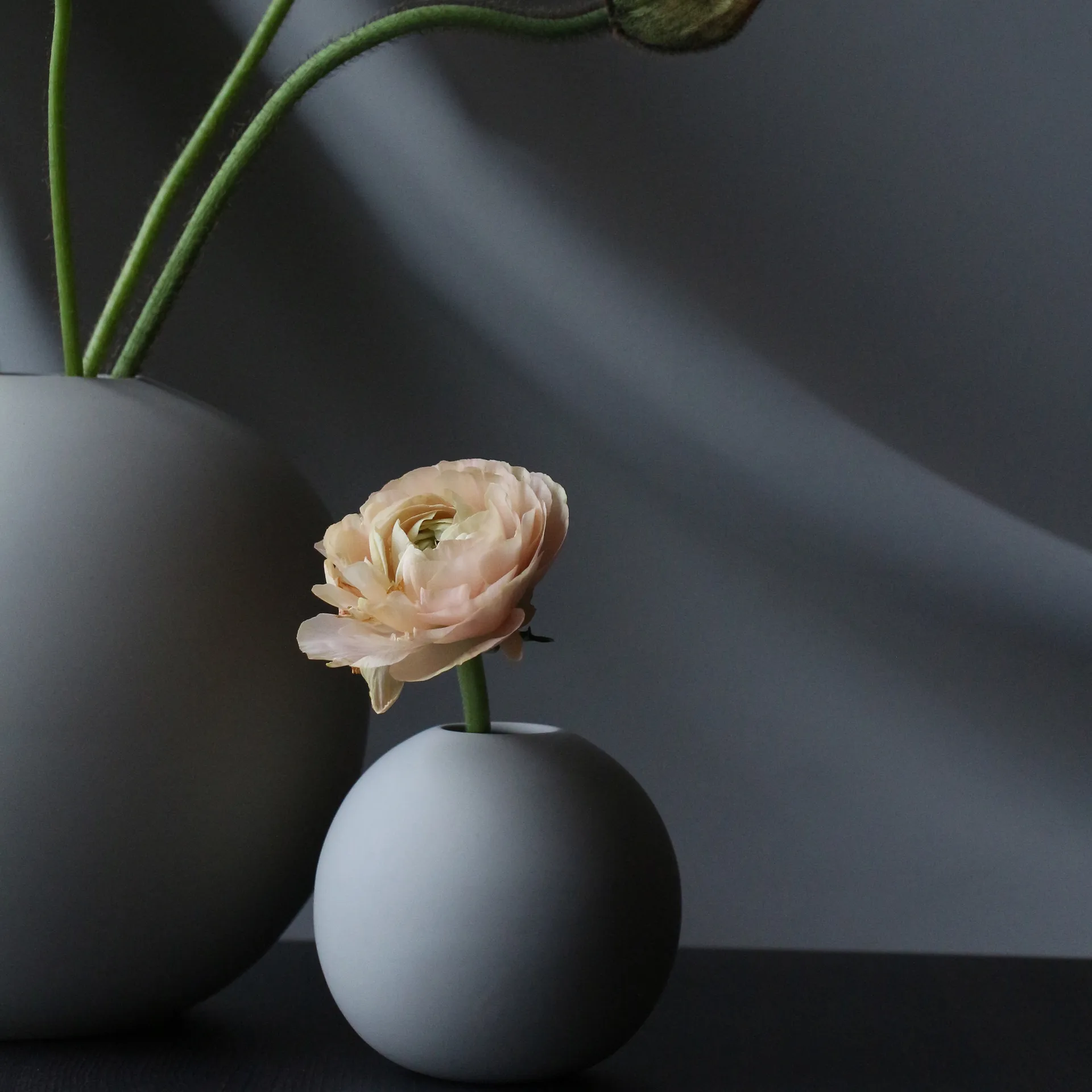 Vaso cinza Ball, 8 cm Cooee Design