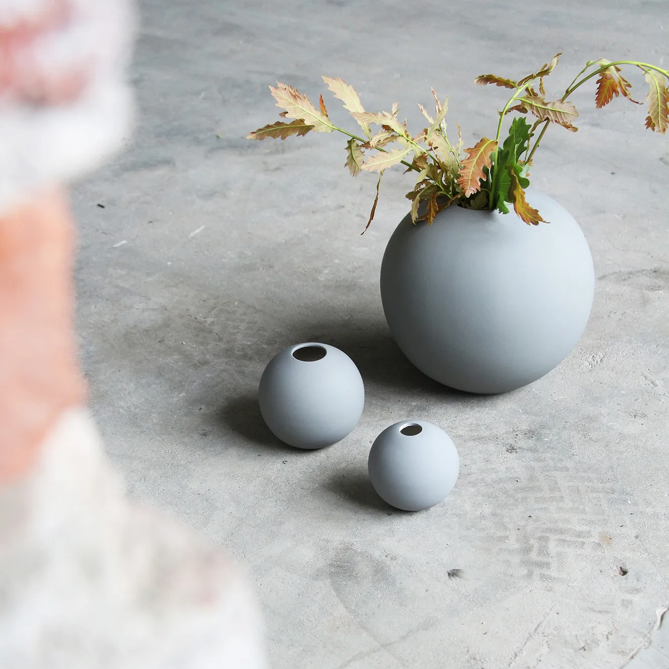 Vaso cinza Ball, 8 cm Cooee Design