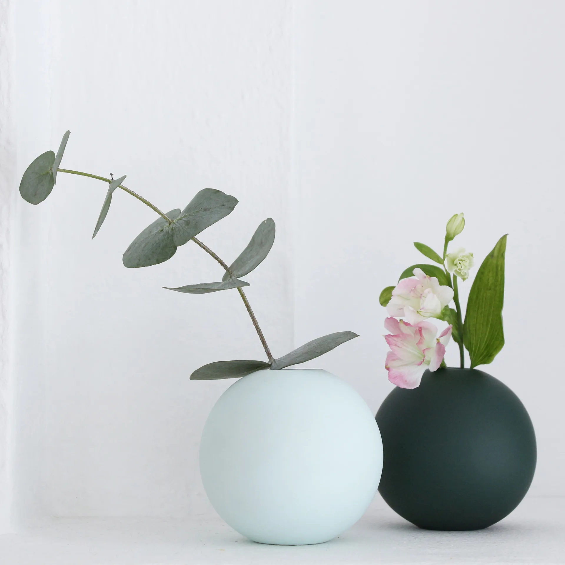 Vaso verde escuro Ball, 8 cm Cooee Design