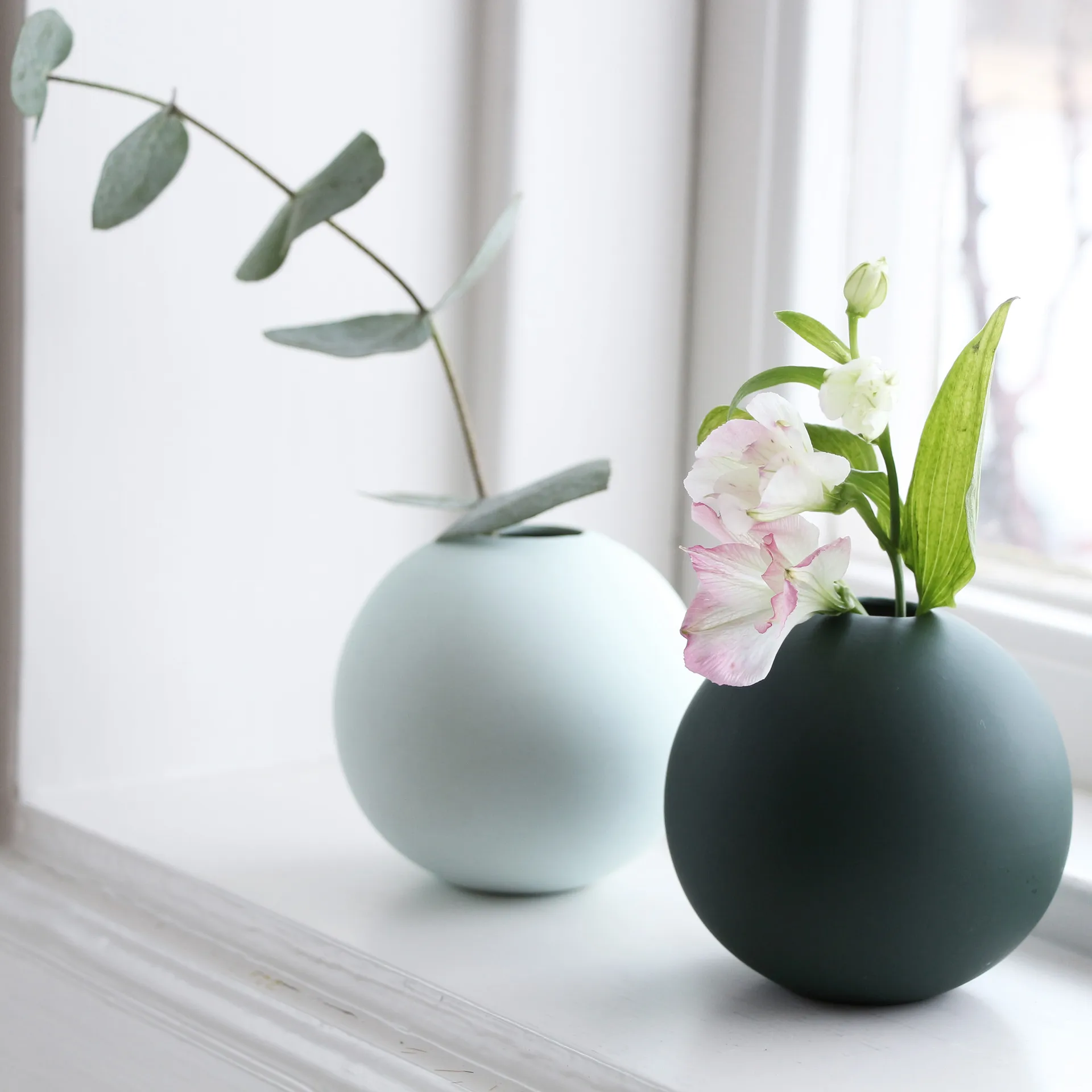 Vaso verde escuro Ball, 8 cm Cooee Design