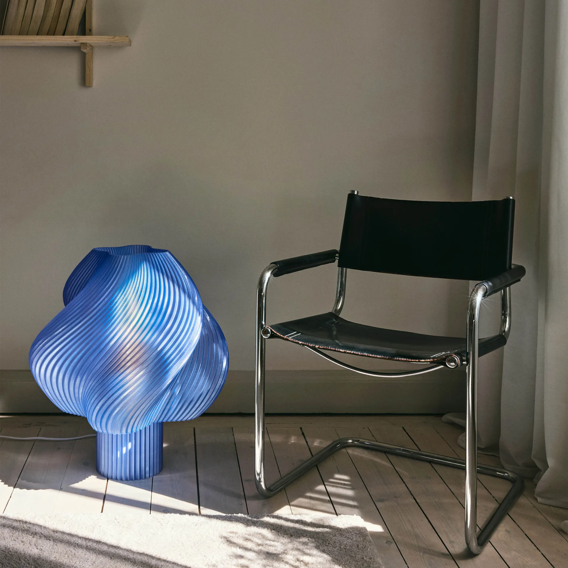 Candeeiro de chão Soft Serve, Sorbete de Blueberry, Mega, 63 cm Crème Atelier