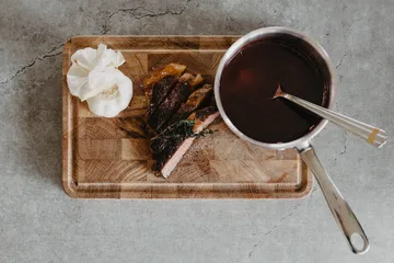 Tábua de cortar em carvalho lamelado com calha - 30x20 cm - Culimat