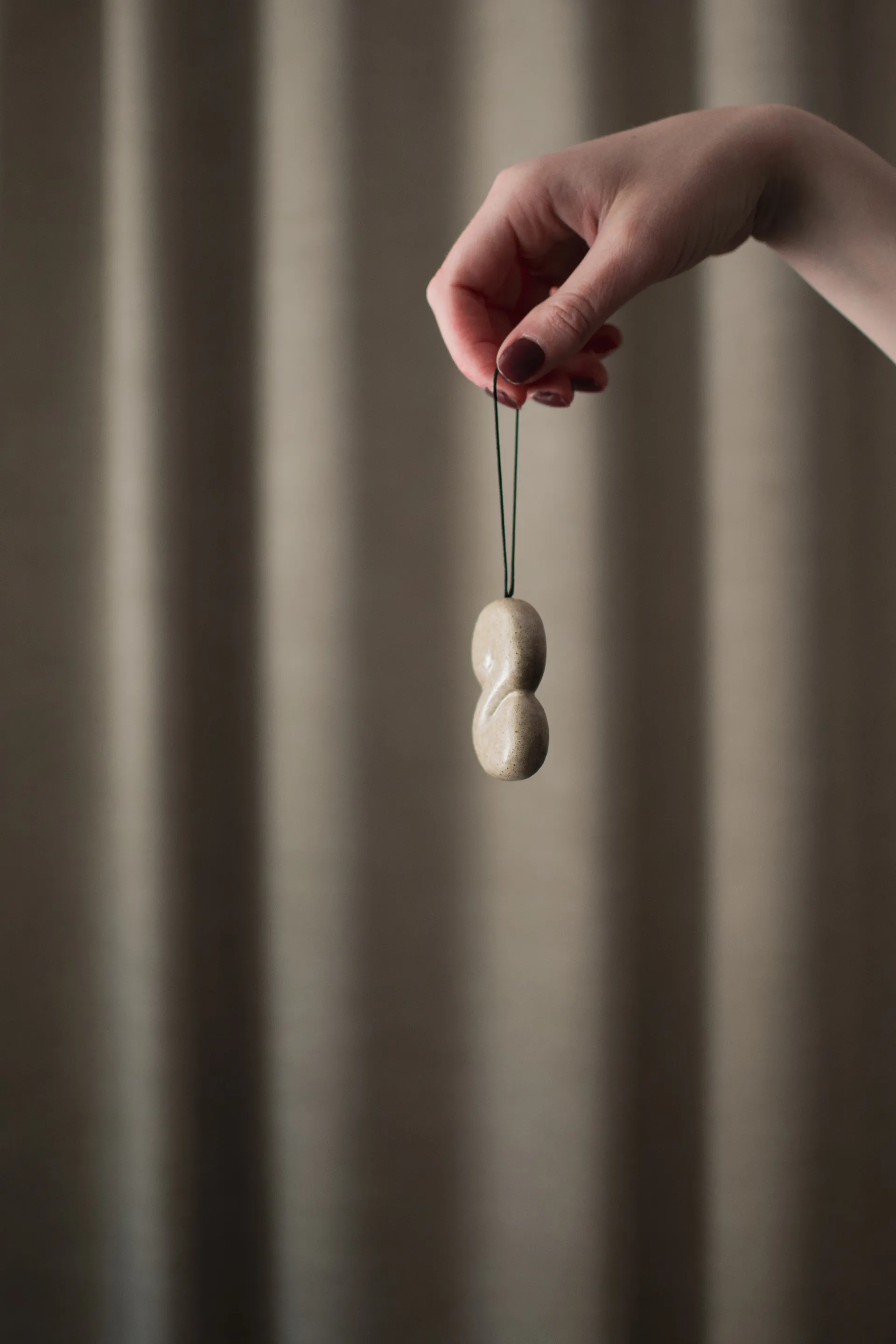 Enfeite Hanging Bun, Beige DBKD