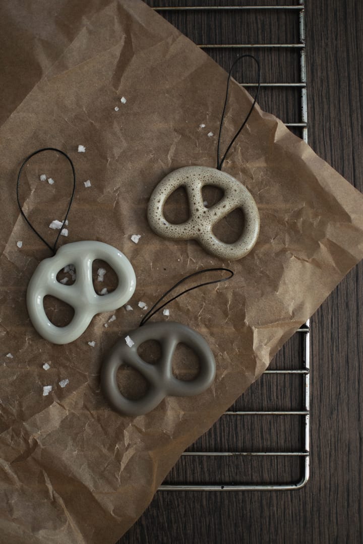 Enfeite Hanging Pretzel, Dust DBKD