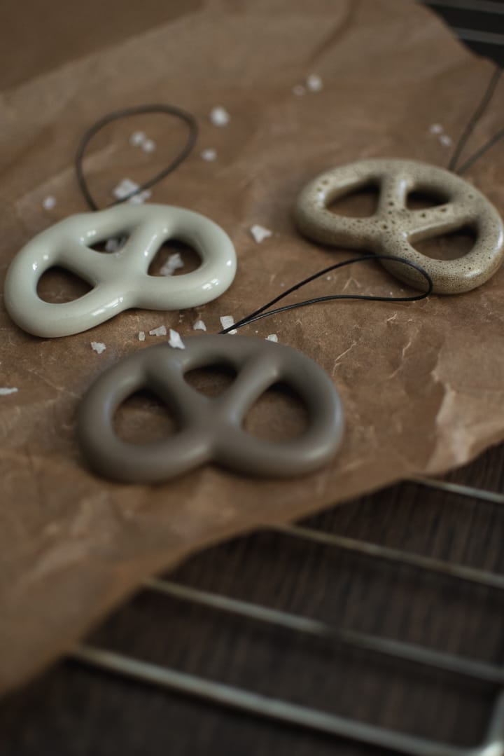 Enfeite Hanging Pretzel, Dust DBKD