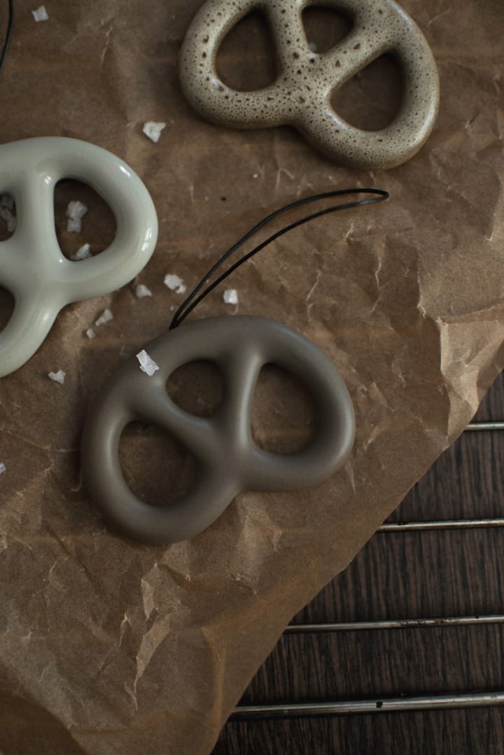 Enfeite Hanging Pretzel, Dust DBKD