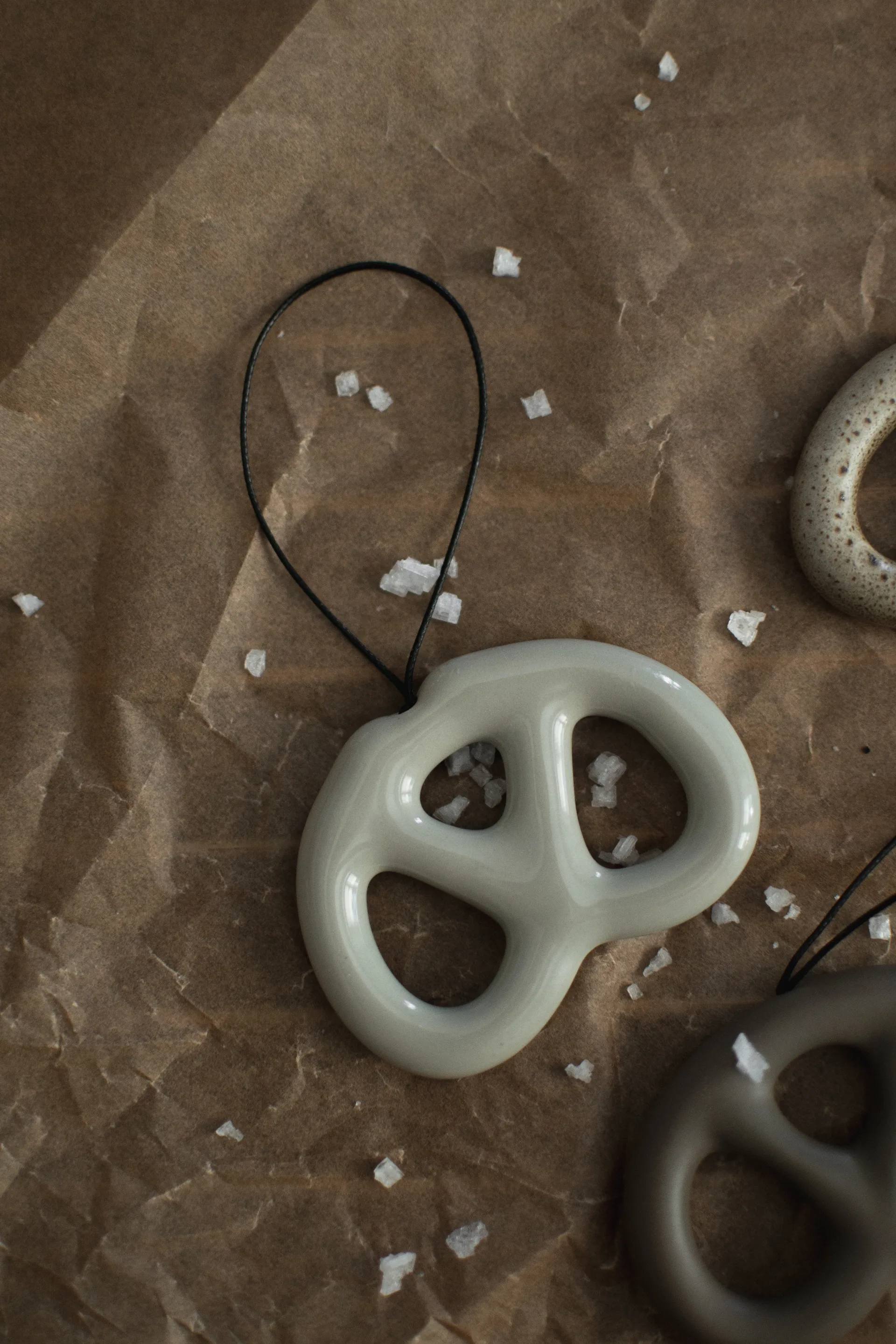 Enfeite Hanging Pretzel, Shiny mole DBKD