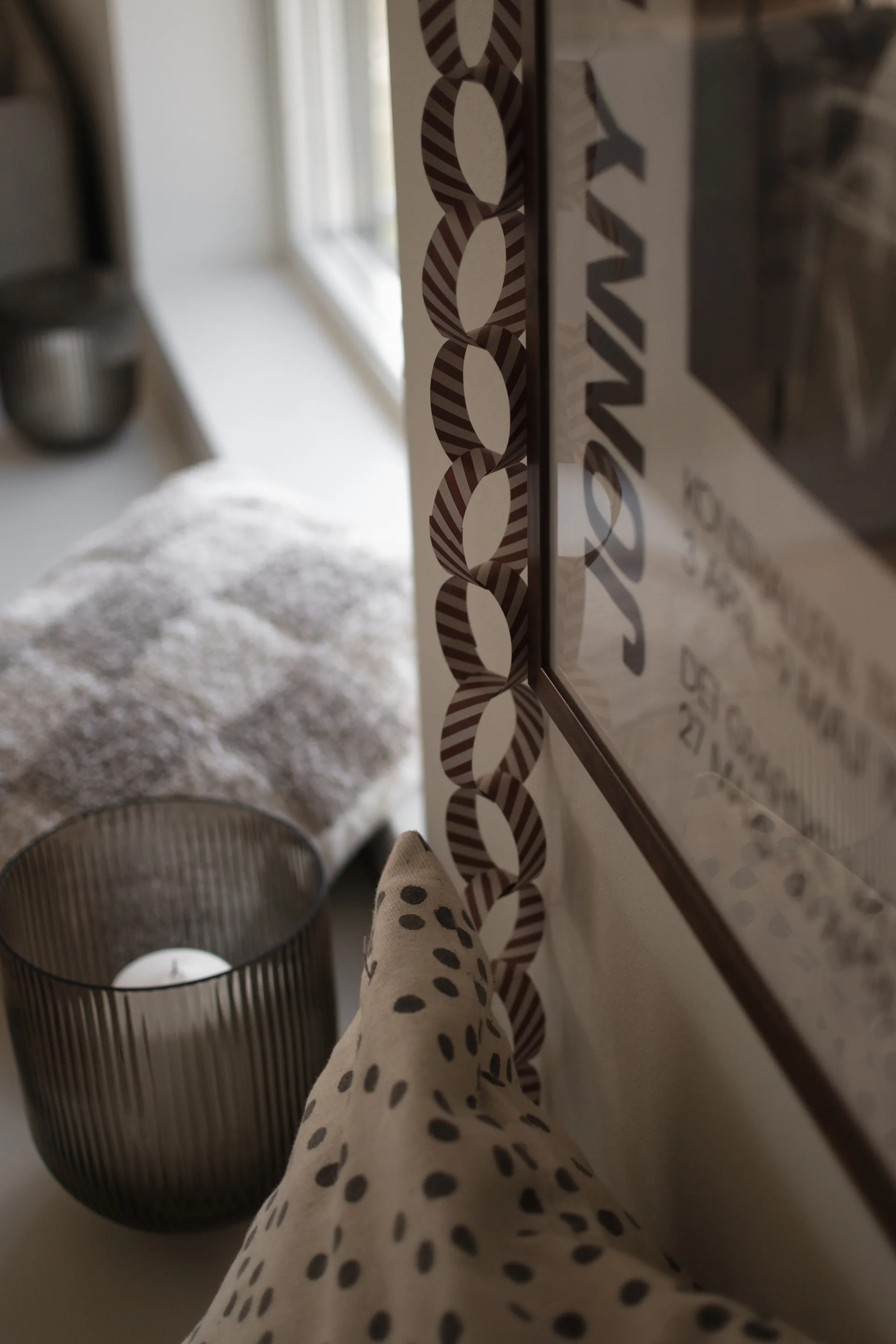 Grinalda Garland listrada, Red-white DBKD