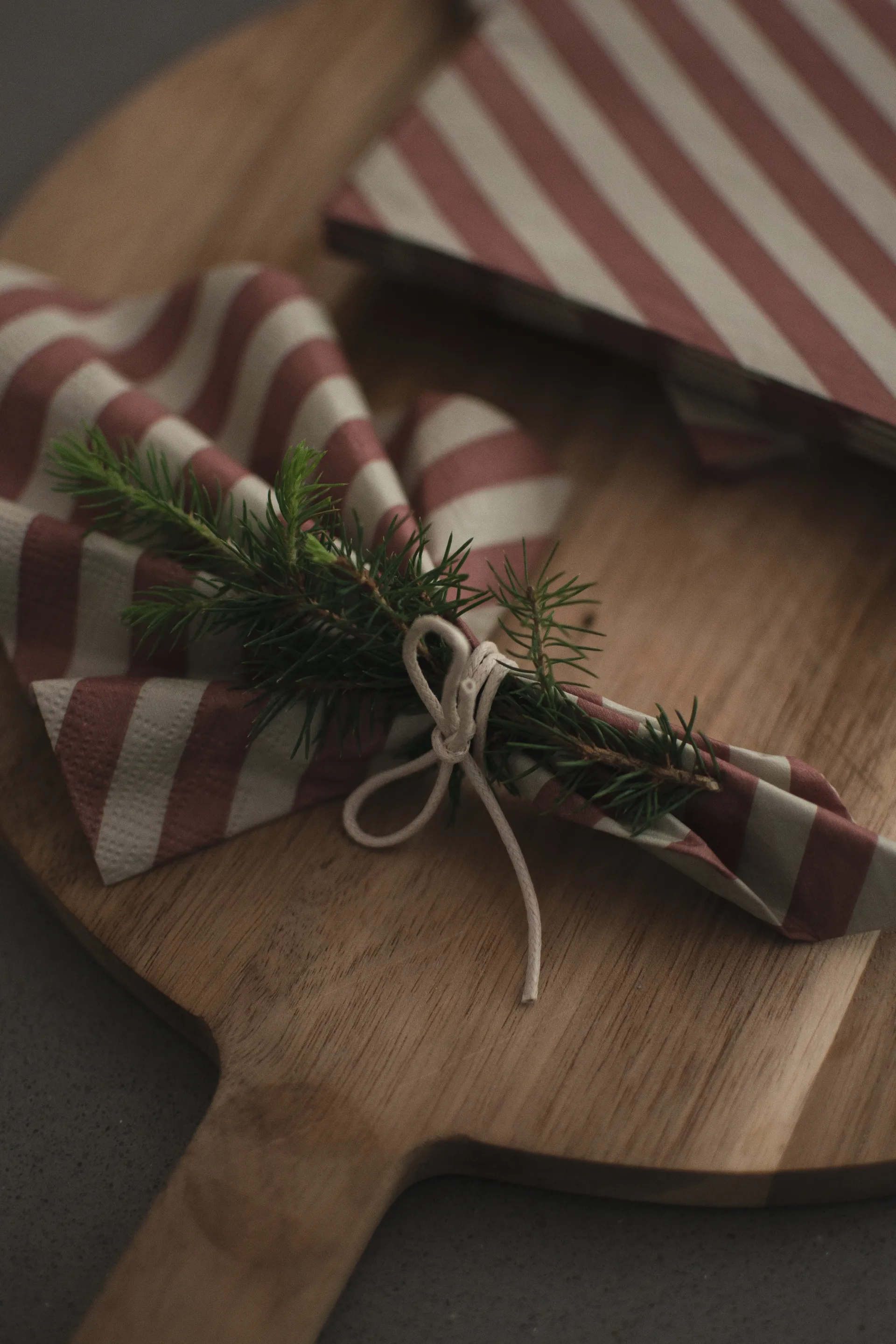 Stripe guardanapo de papel 33x33 cm 20 unidades, Vermelho escuro DBKD