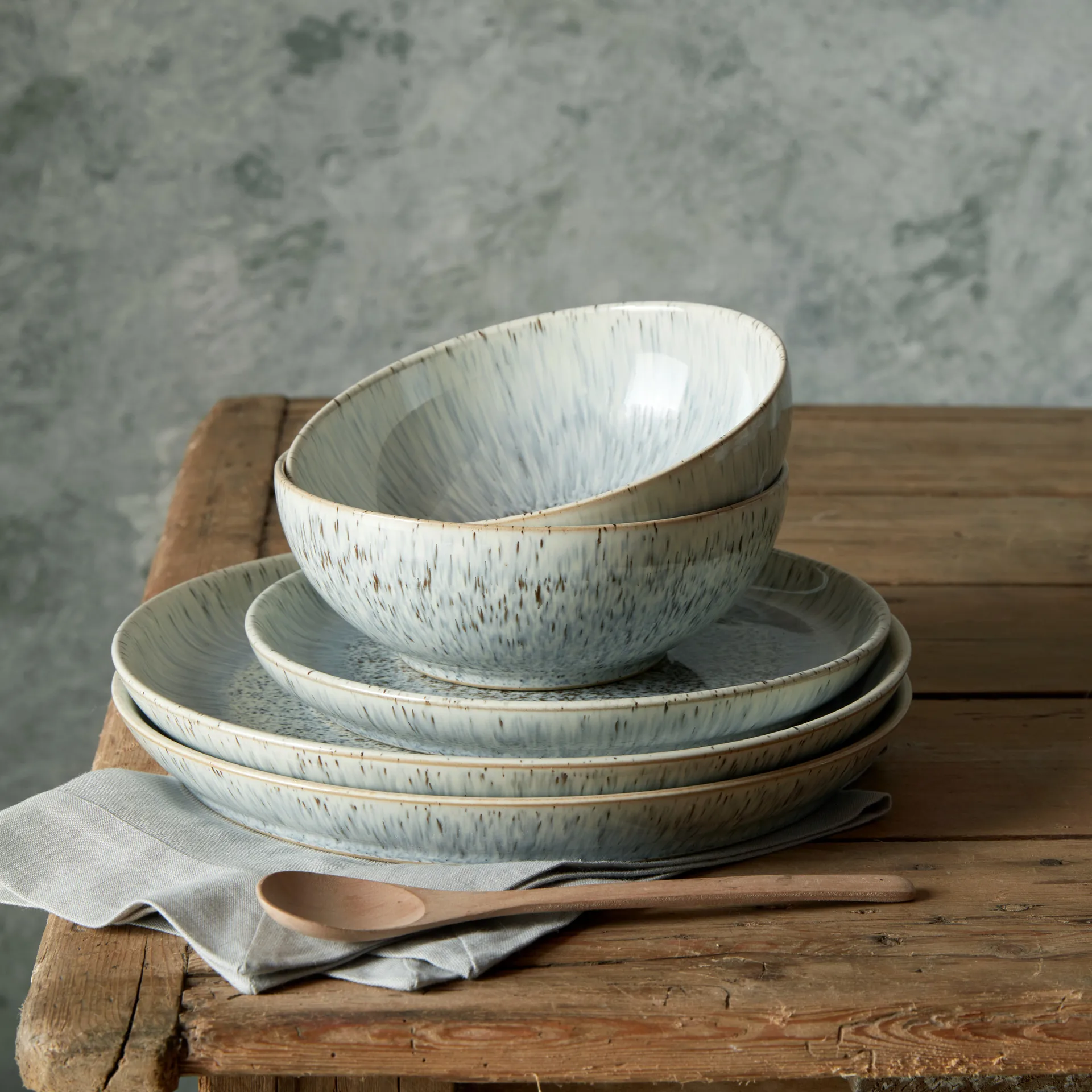 Tigela Halo Speckle coupe 17 cm, Cinzento-castanho Denby