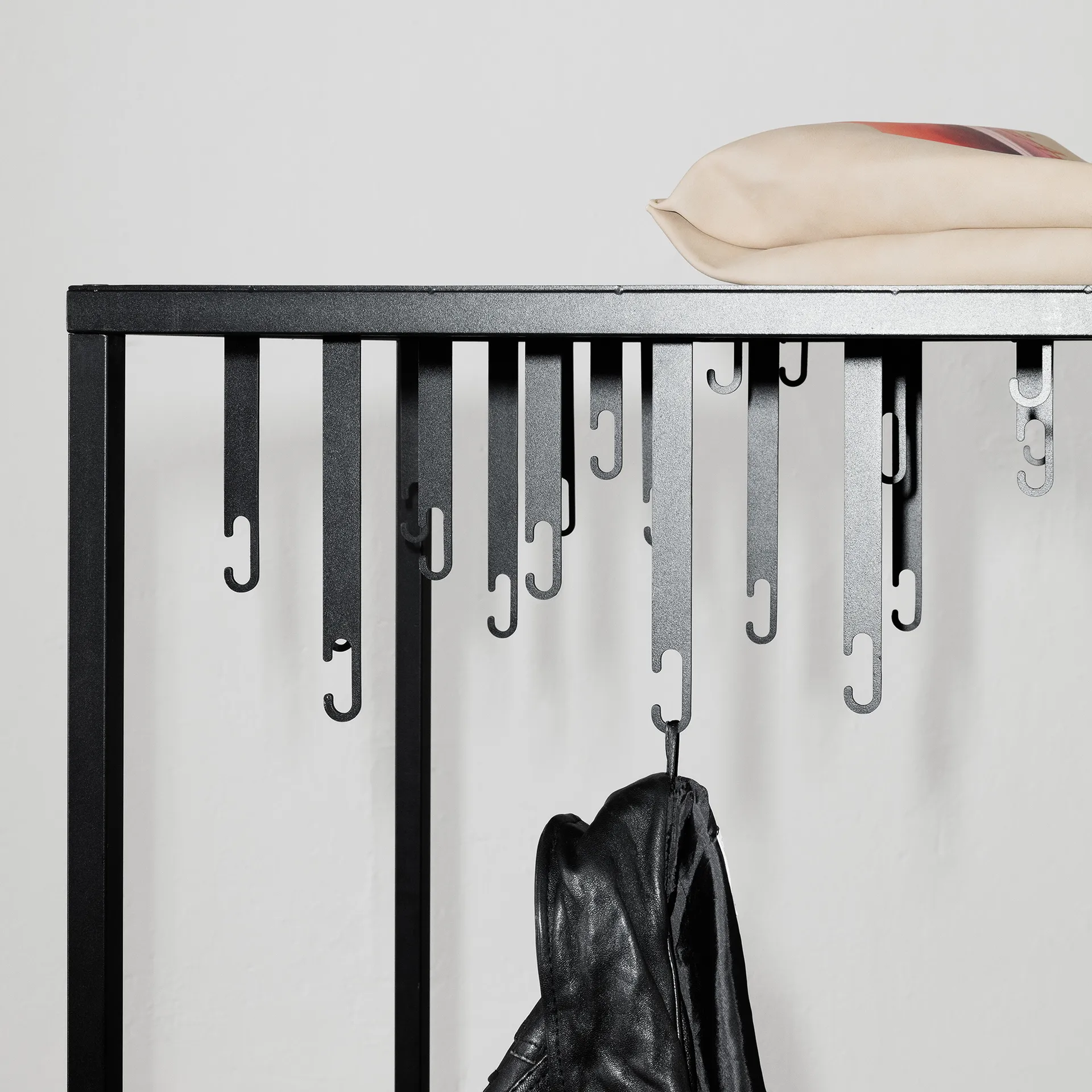 Ateljé cabide, Preto Design House Stockholm