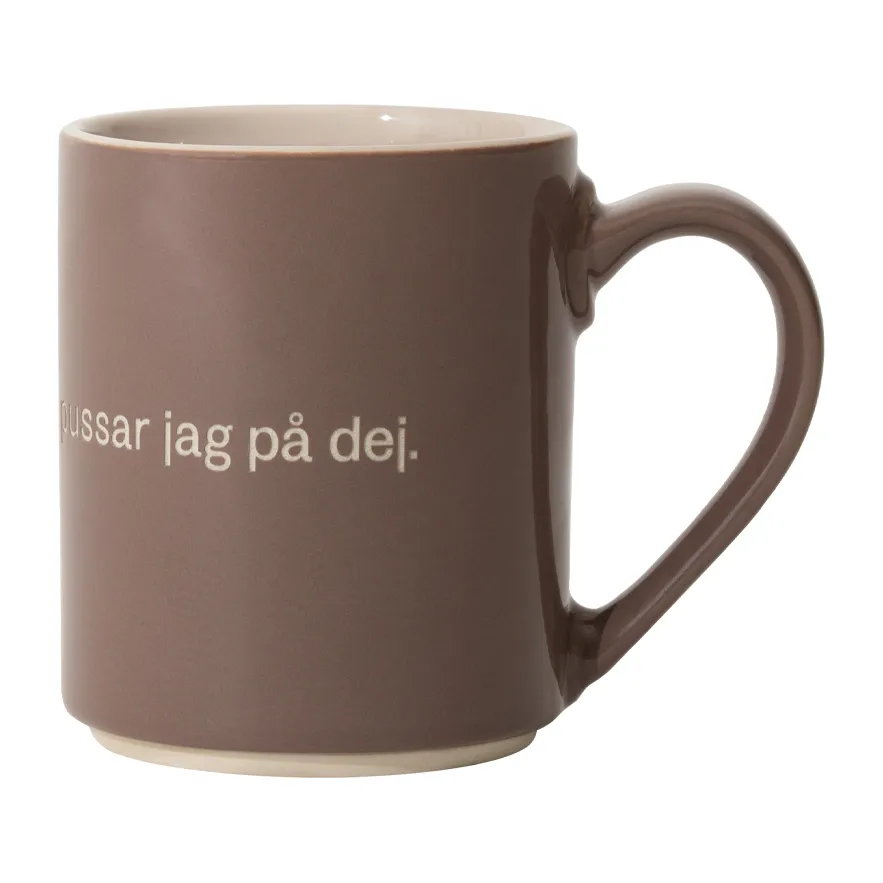 Caneca Astrid Lindgren. Trarallanrallanlej, Texto em sueco  Design House Stockholm
