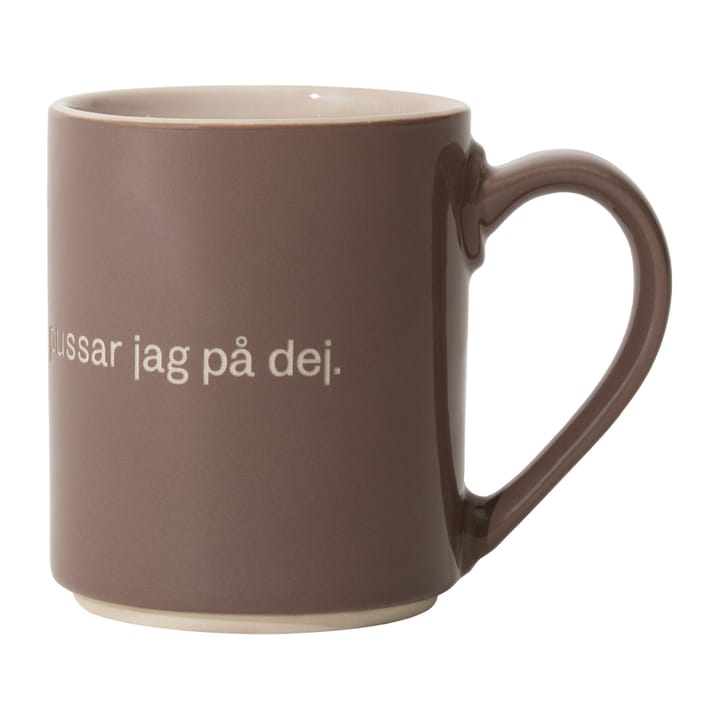 Caneca Astrid Lindgren. Trarallanrallanlej - Texto em sueco  - Design House Stockholm
