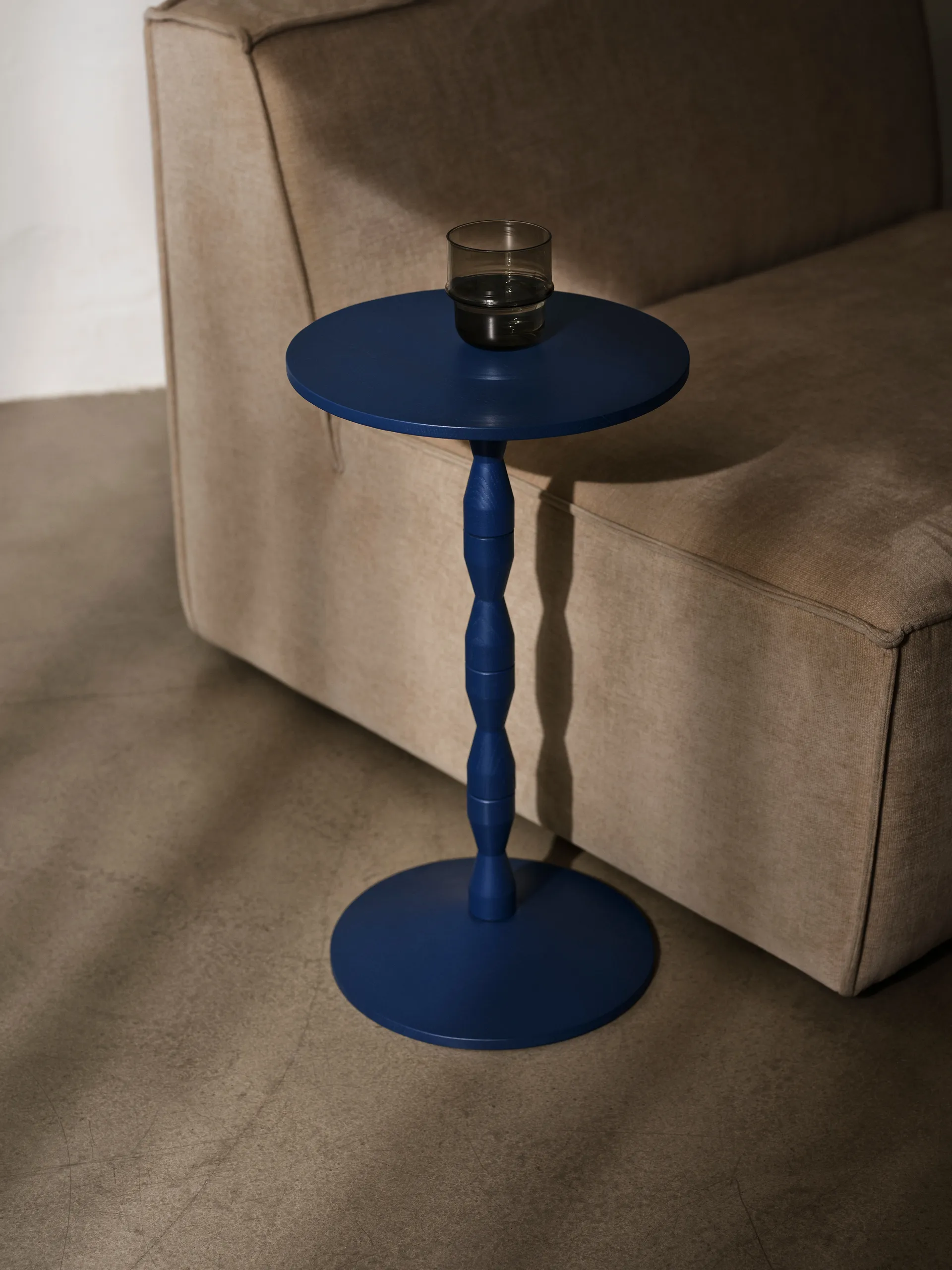 Mesa Pedestal Ø31x67,5 cm, Azul Design House Stockholm