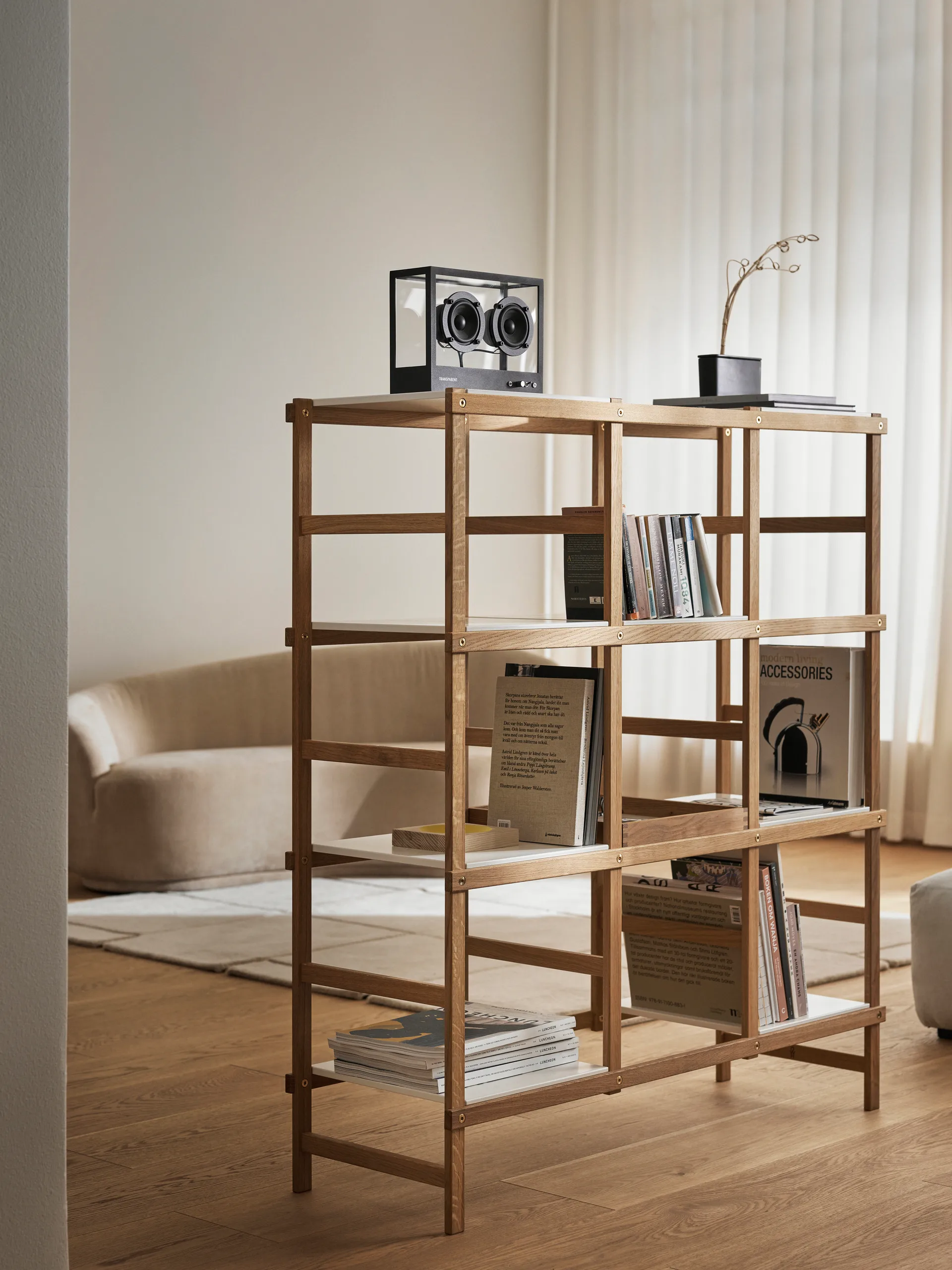 Móvel Frame shelfhigh, carvalho-branco Design House Stockholm