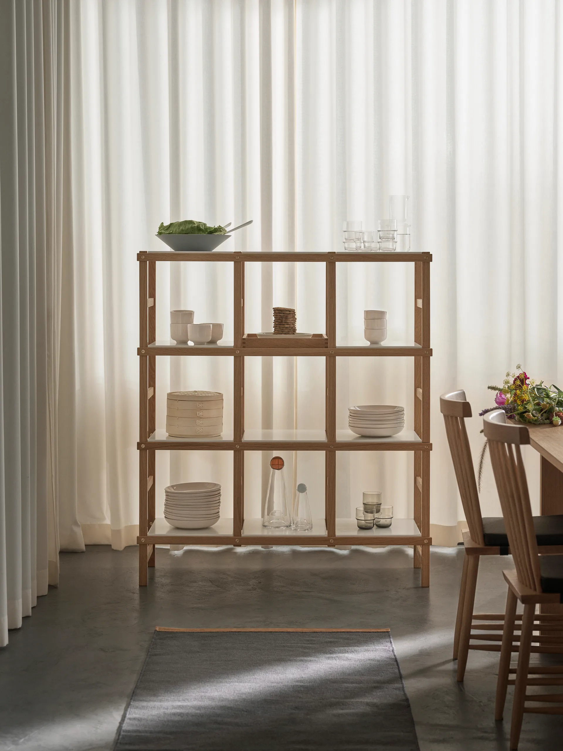 Móvel Frame shelfhigh, carvalho-branco Design House Stockholm