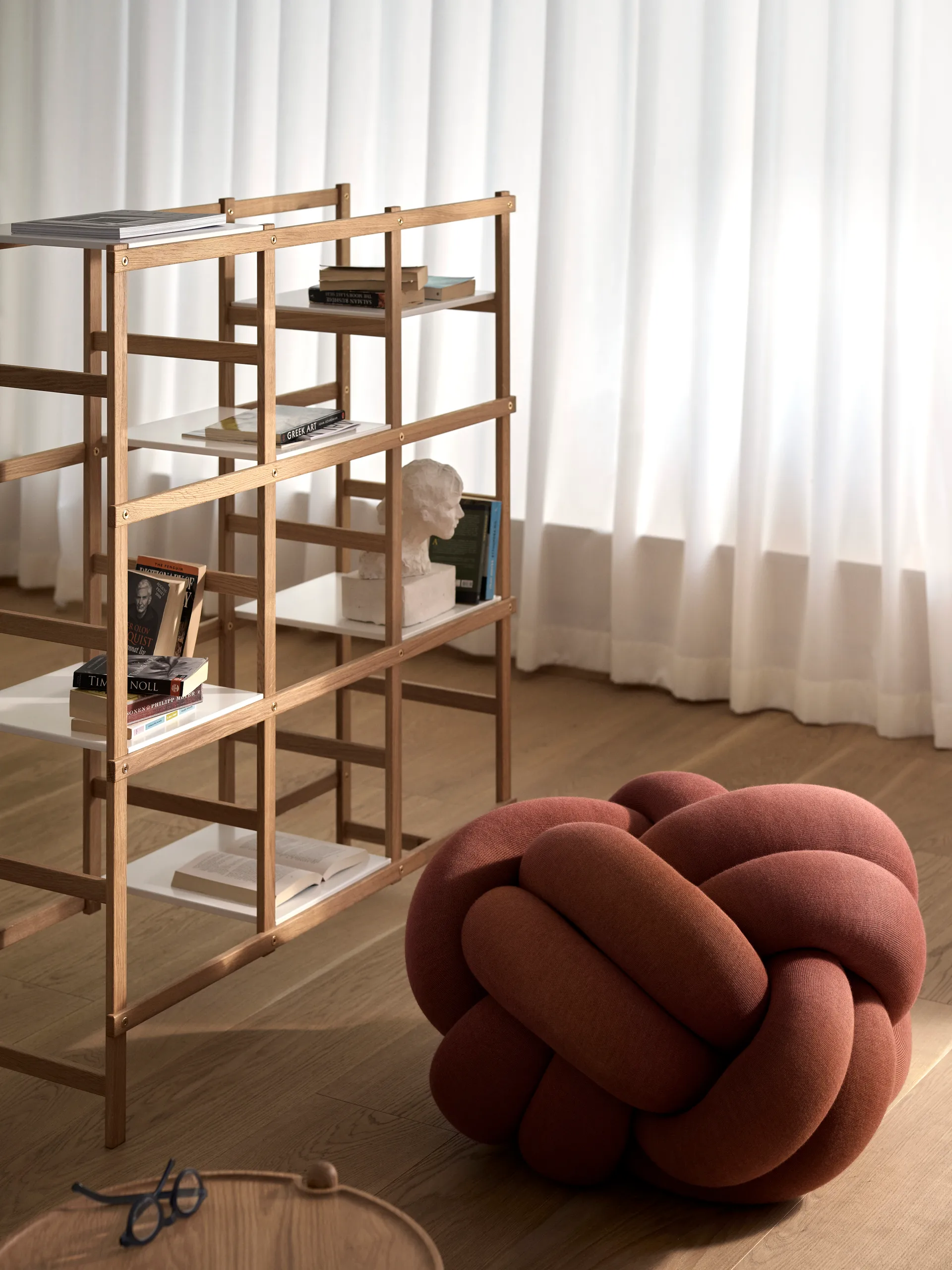 Móvel Frame shelfhigh, carvalho-branco Design House Stockholm