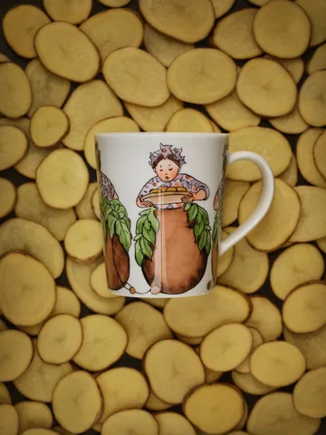 Mrs Potato caneca - 28 cl, com pega - Design House Stockholm