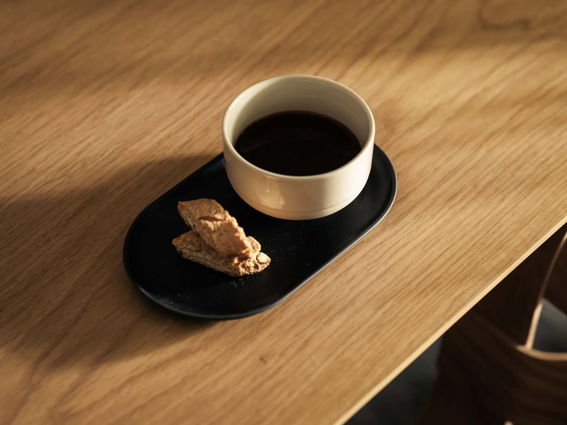 Prato oval Sand 12.5x20 cm, Black clay Design House Stockholm