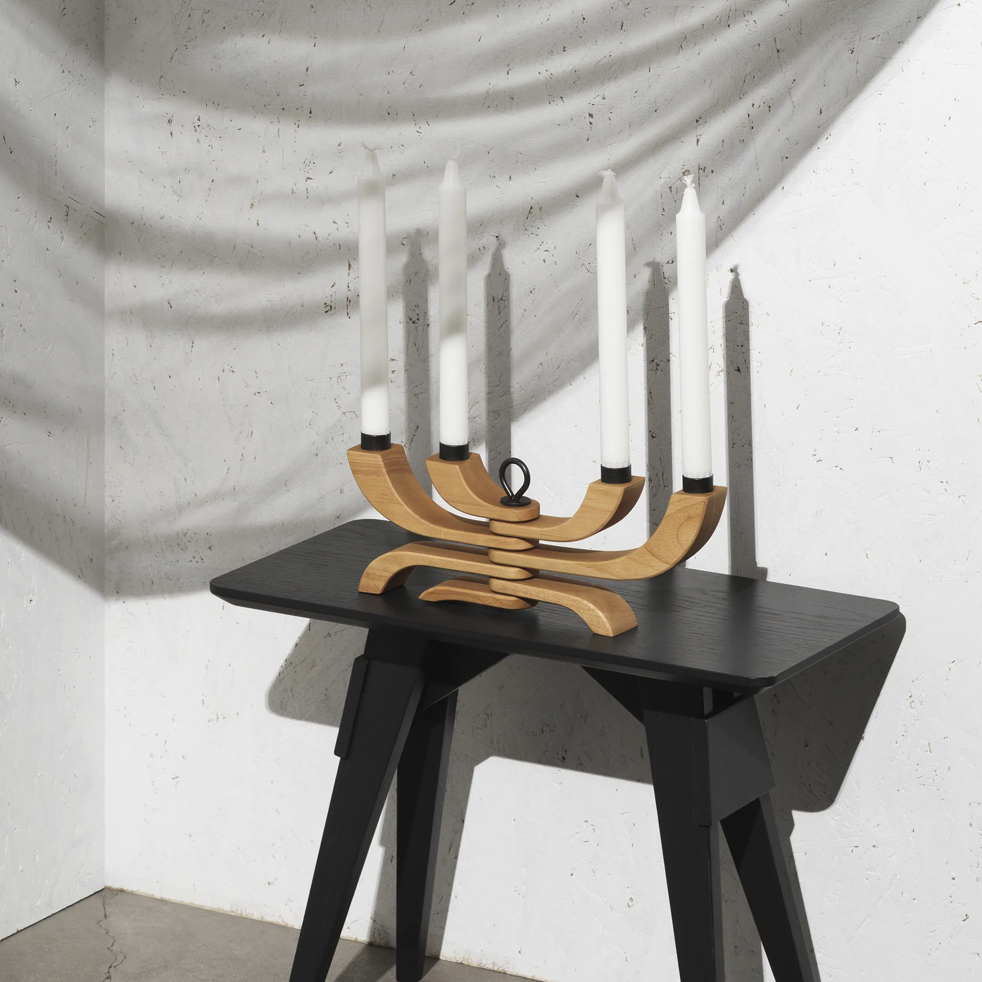 Suporte de velas Nordic Light 4 braços, carvalho Design House Stockholm