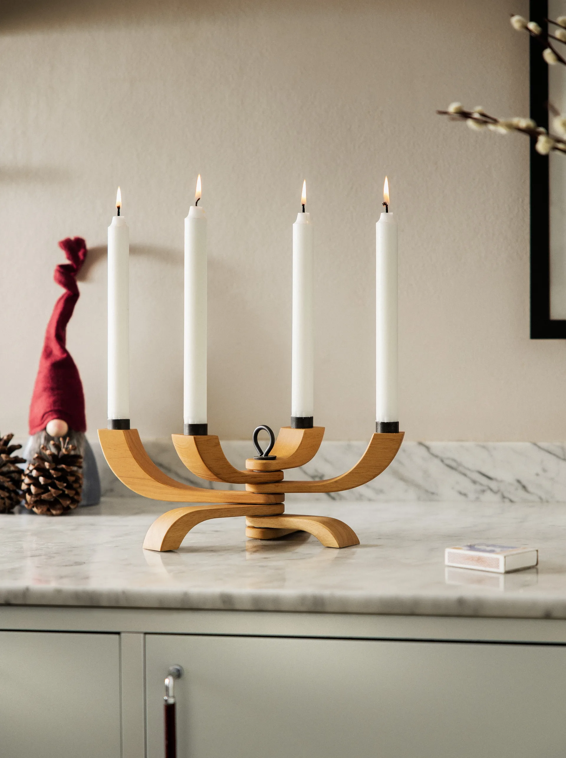 Suporte de velas Nordic Light 4 braços, carvalho Design House Stockholm