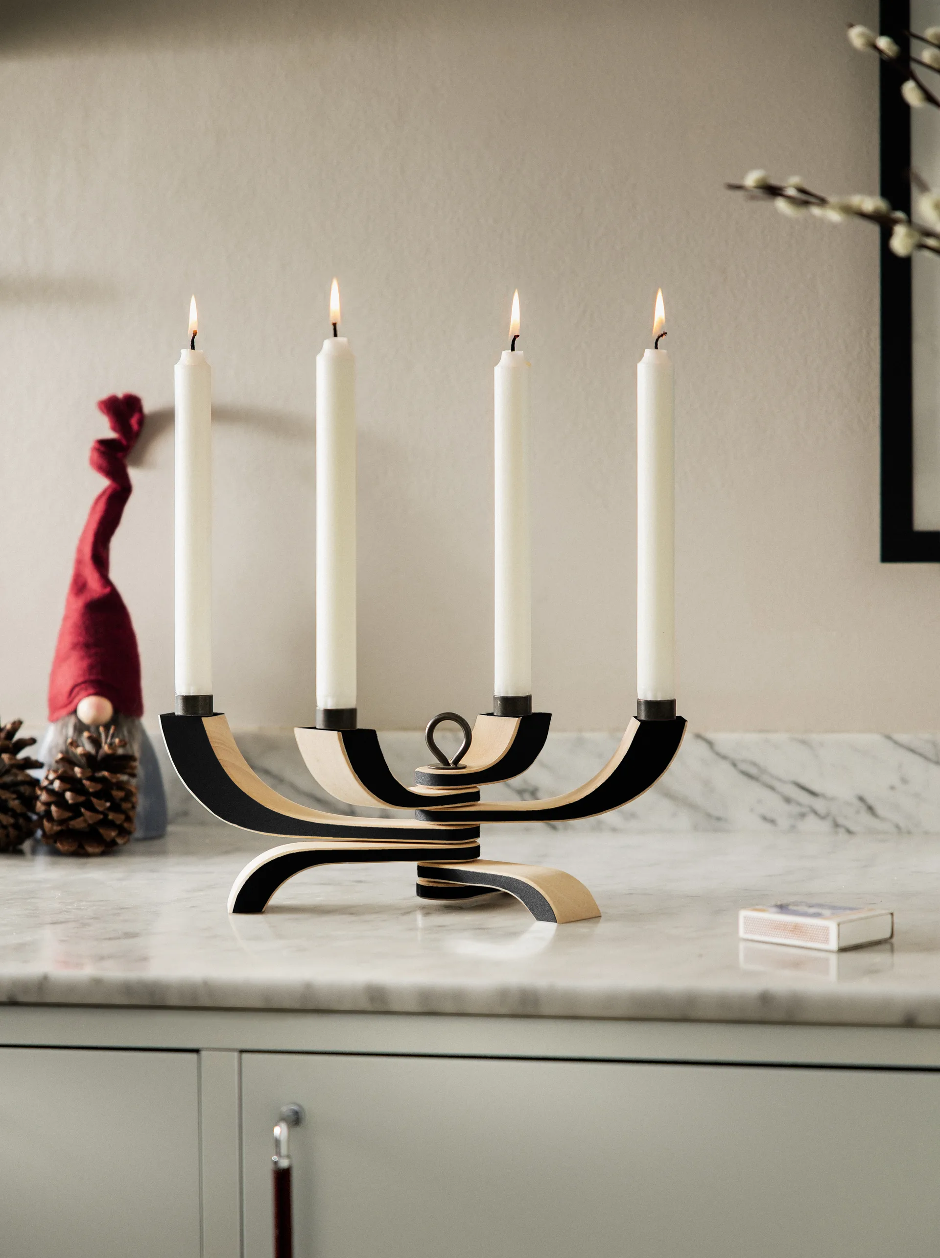 Suporte de velas Nordic Light 4 braços, preto Design House Stockholm