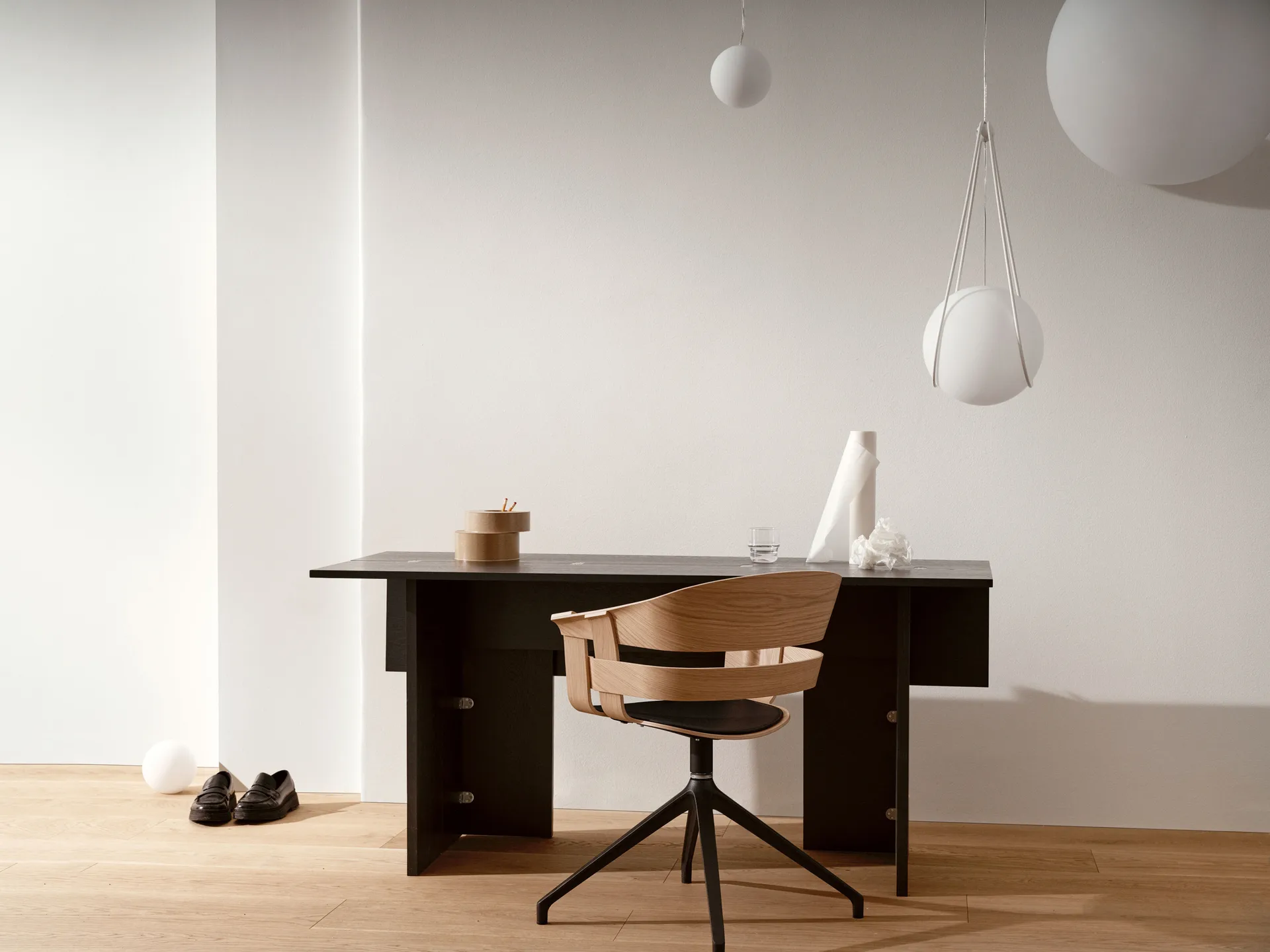 Suporte para candeeiro, Kosmos preto, médio Design House Stockholm