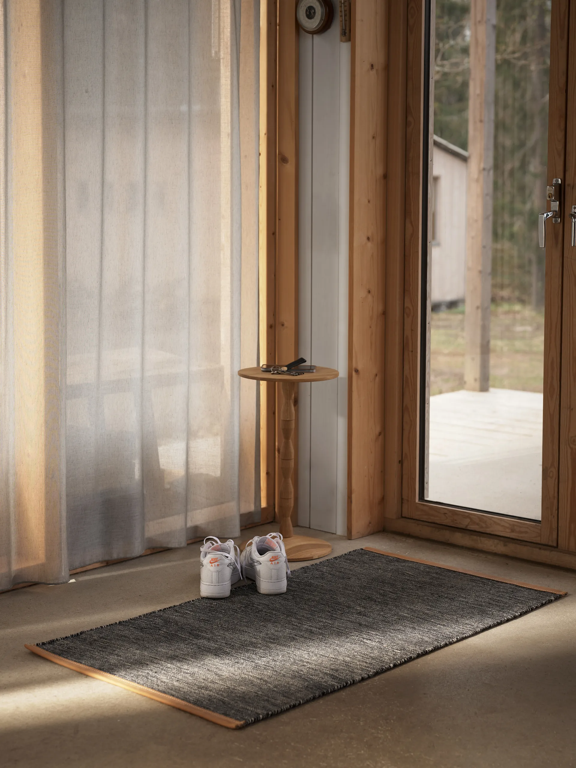 Tapete Björk cinza escuro, 70x130 cm Design House Stockholm