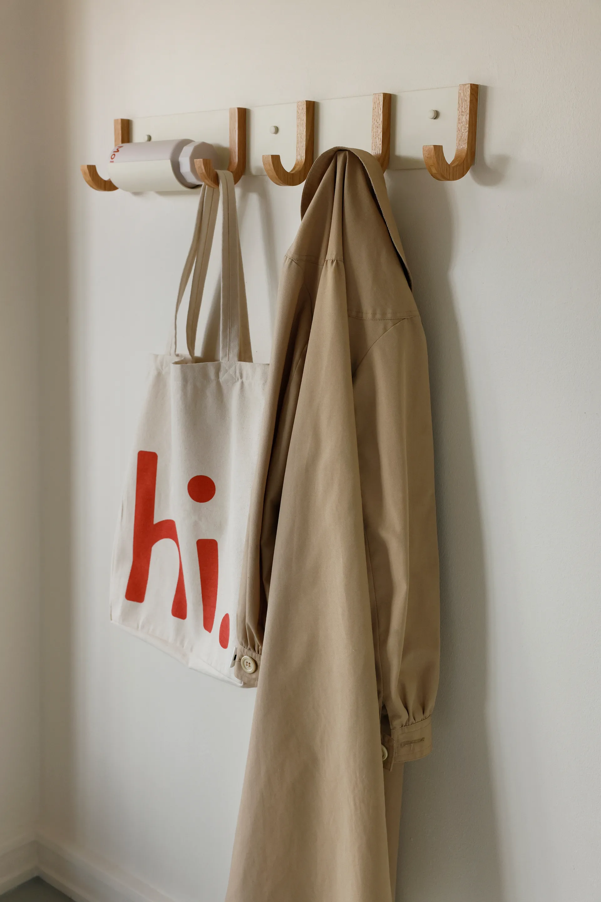 Cabideiro Jay 5 ganchos, Creamweiss-ek Design Letters