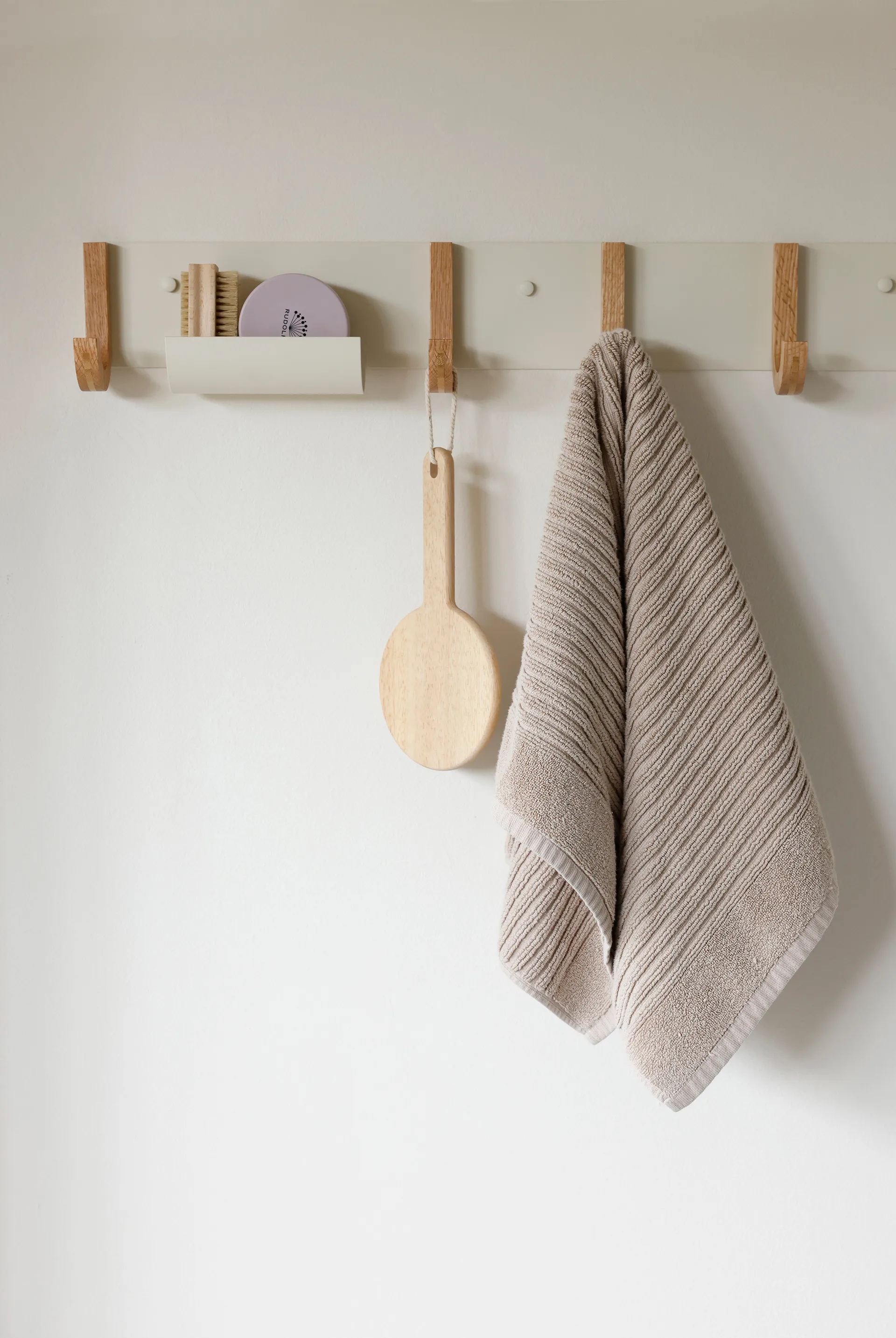 Cabideiro Jay 5 ganchos, Creamweiss-ek Design Letters