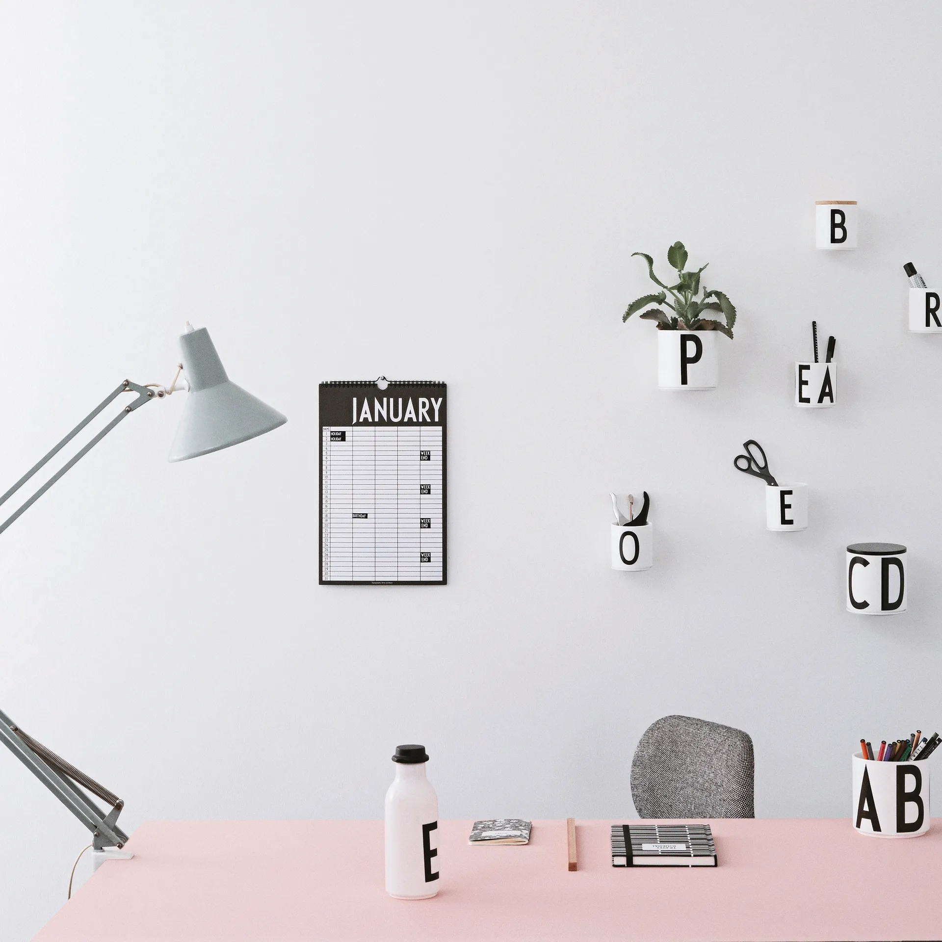 Calendário do mês Design Letters, Preto Design Letters