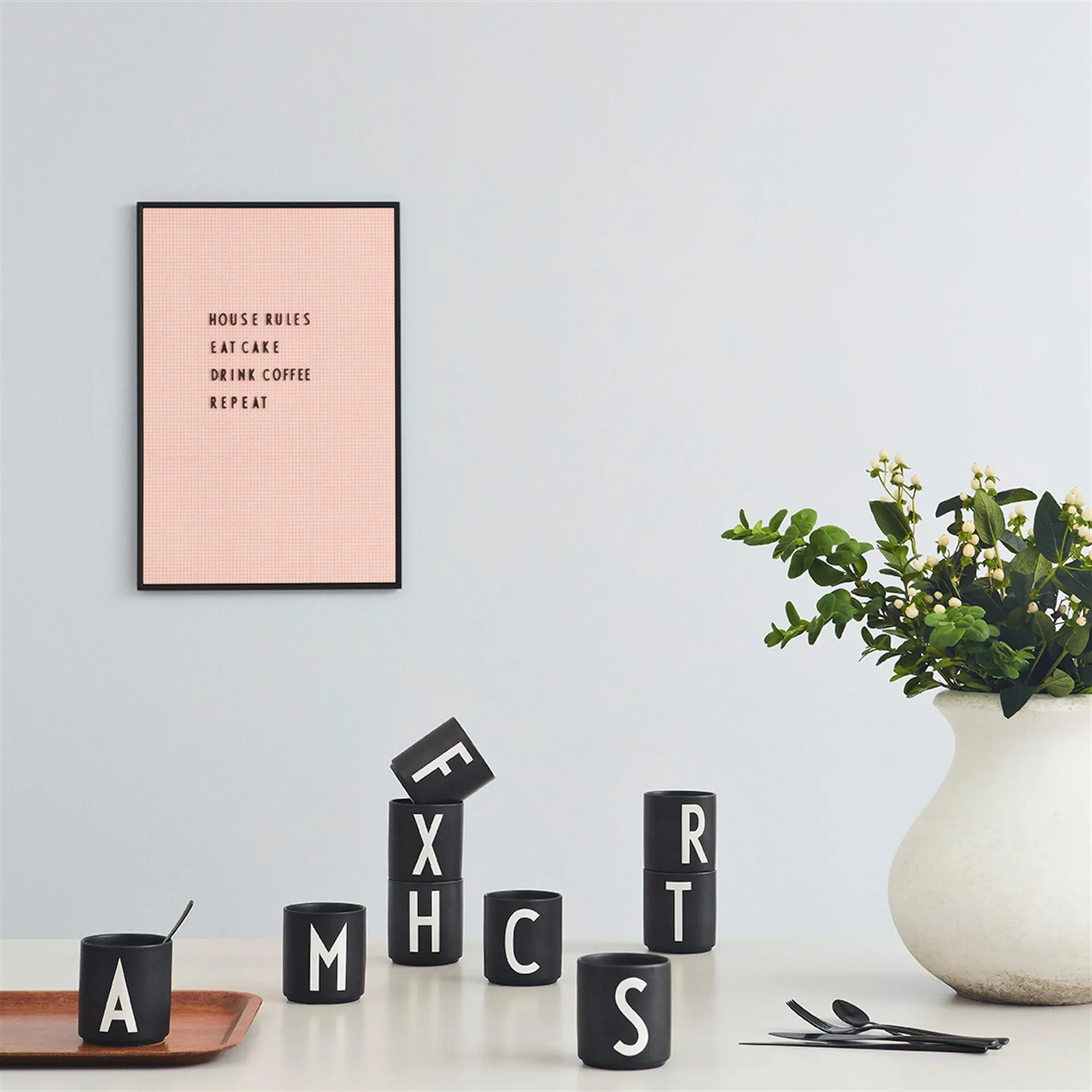 Chávena preta Design Letters , O Design Letters