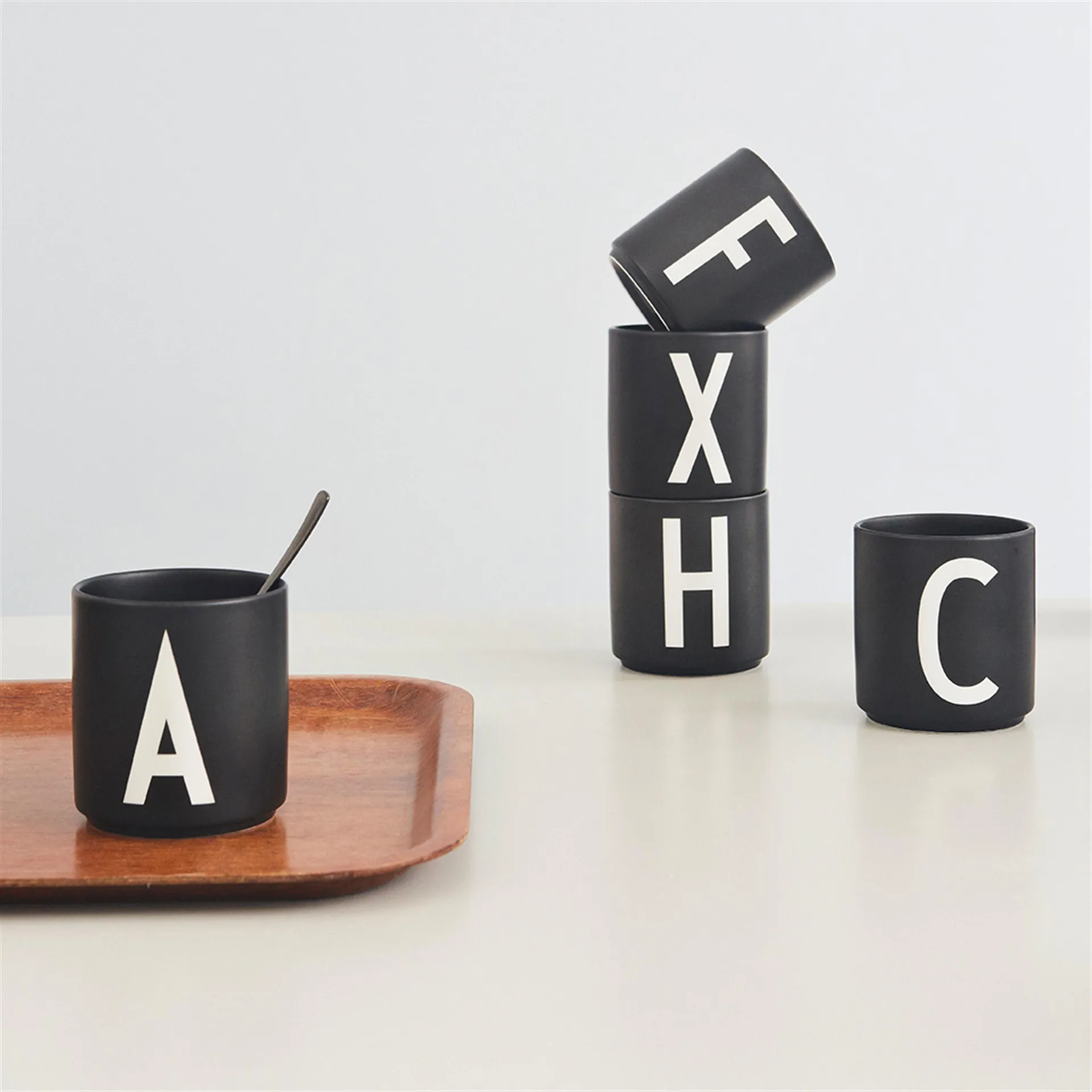 Chávena preta Design Letters , S Design Letters