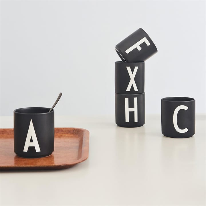 Chávena preta Design Letters , Z
​ Design Letters
