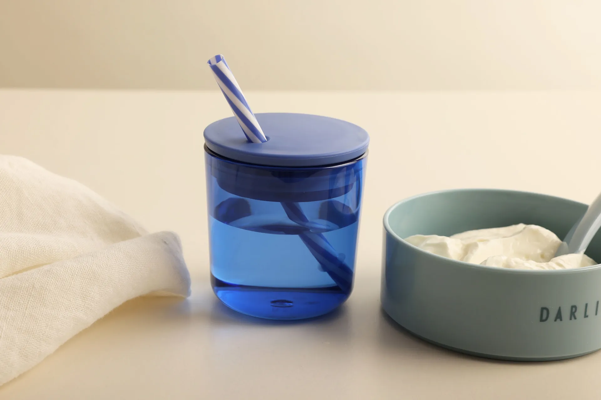 Palhinha com tampa Design Letters, Azul Design Letters