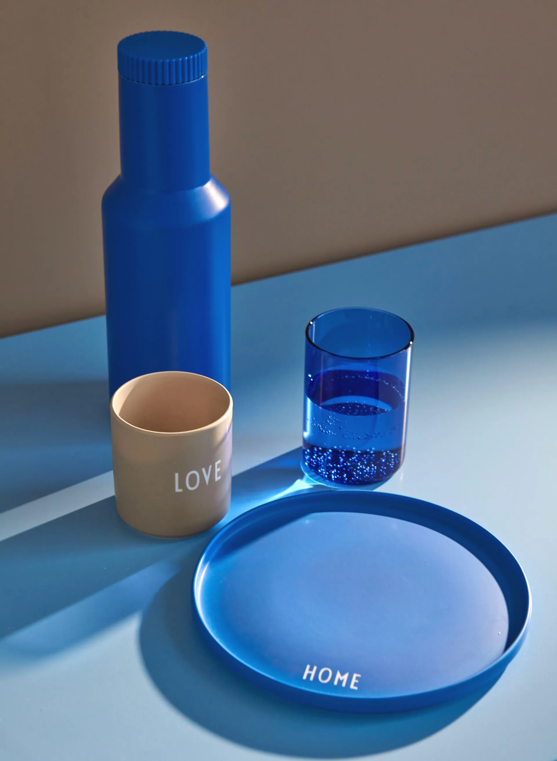 Prato Design Letters favourit Ø22 cm, Azul cobalto  Design Letters