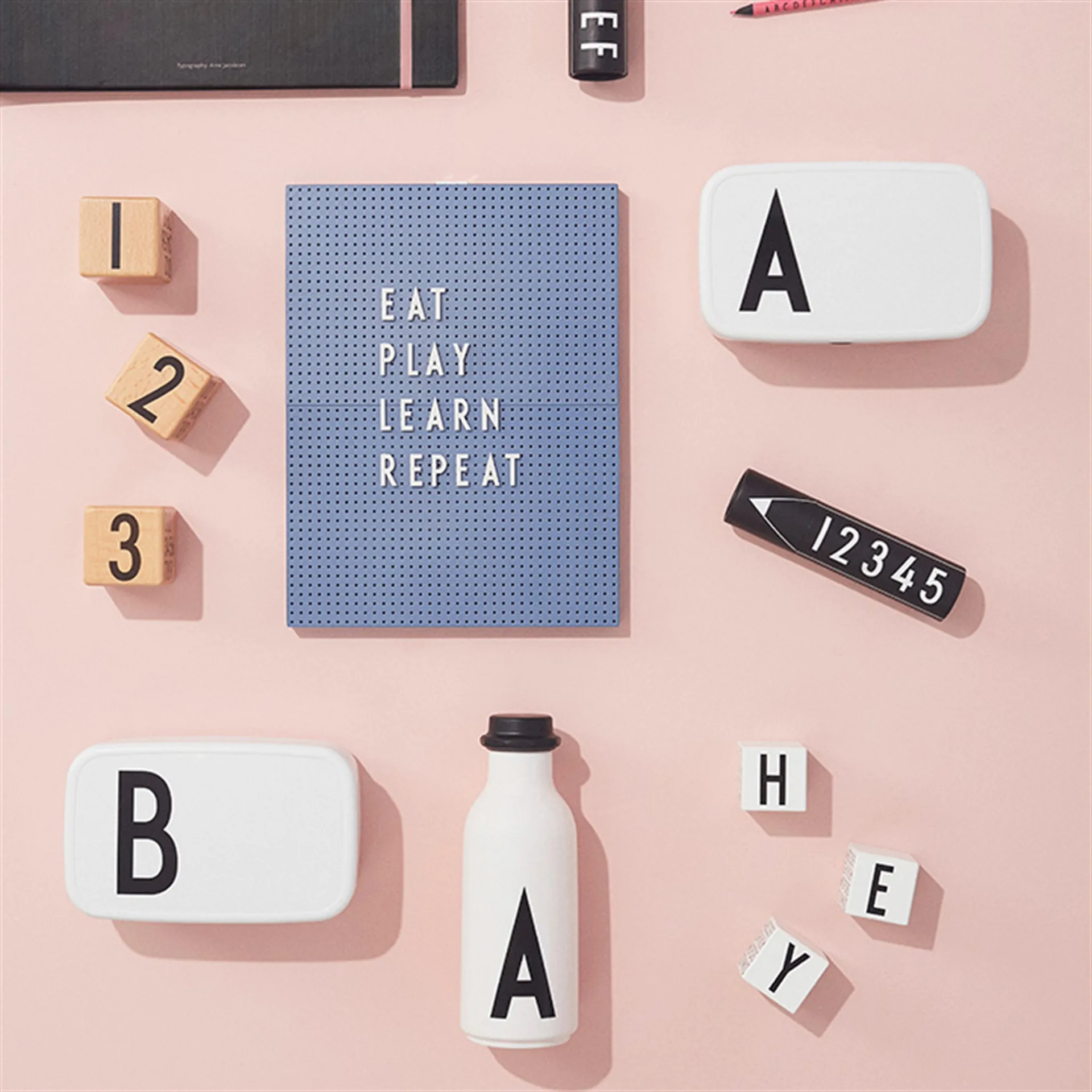 Recipiente de comida Design Letters, B Design Letters