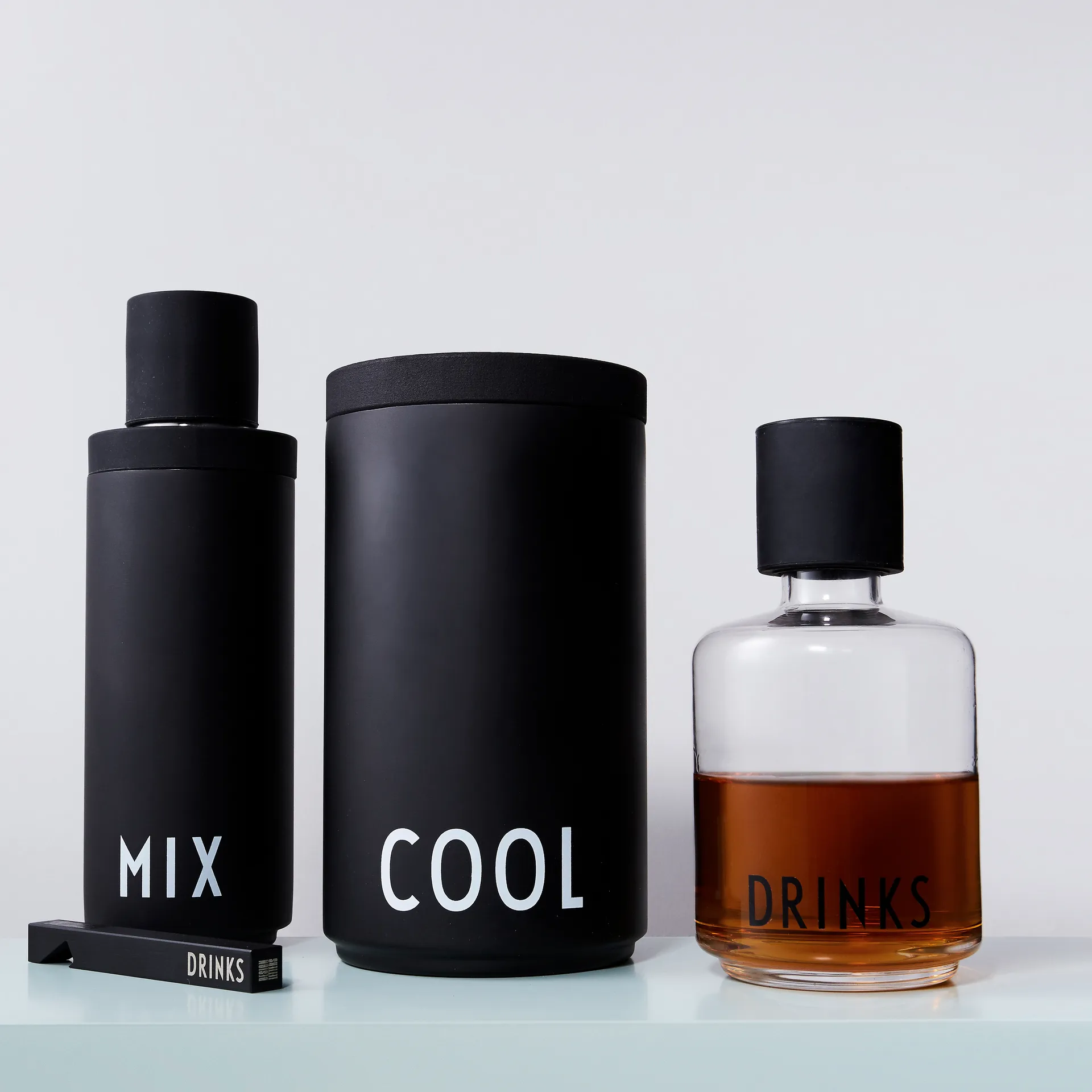 Shaker Design Letters preto, 23 cm Design Letters