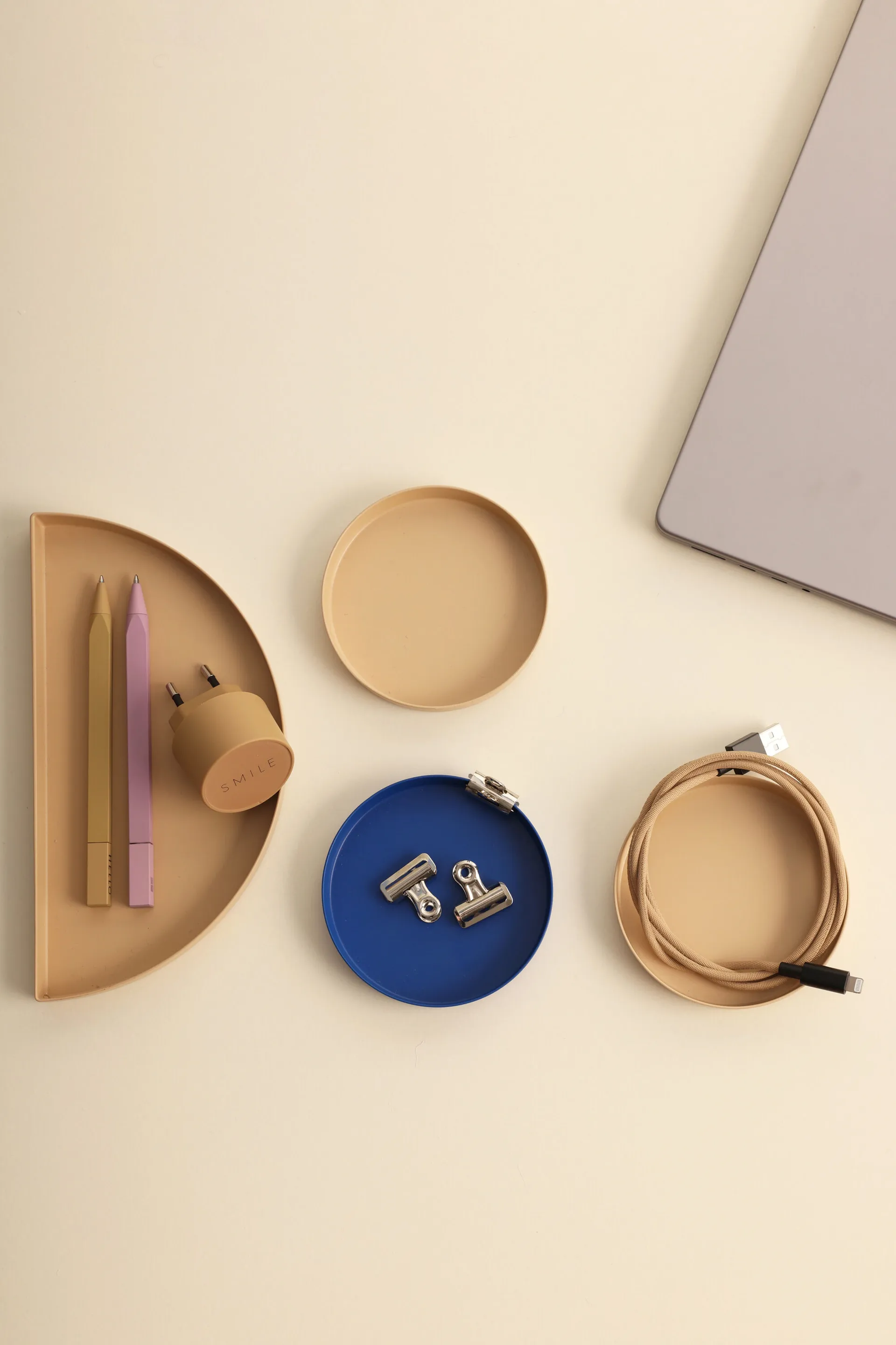 Treasure Trays bandeja conjunto de 4, Bege-azul cobalto Design Letters