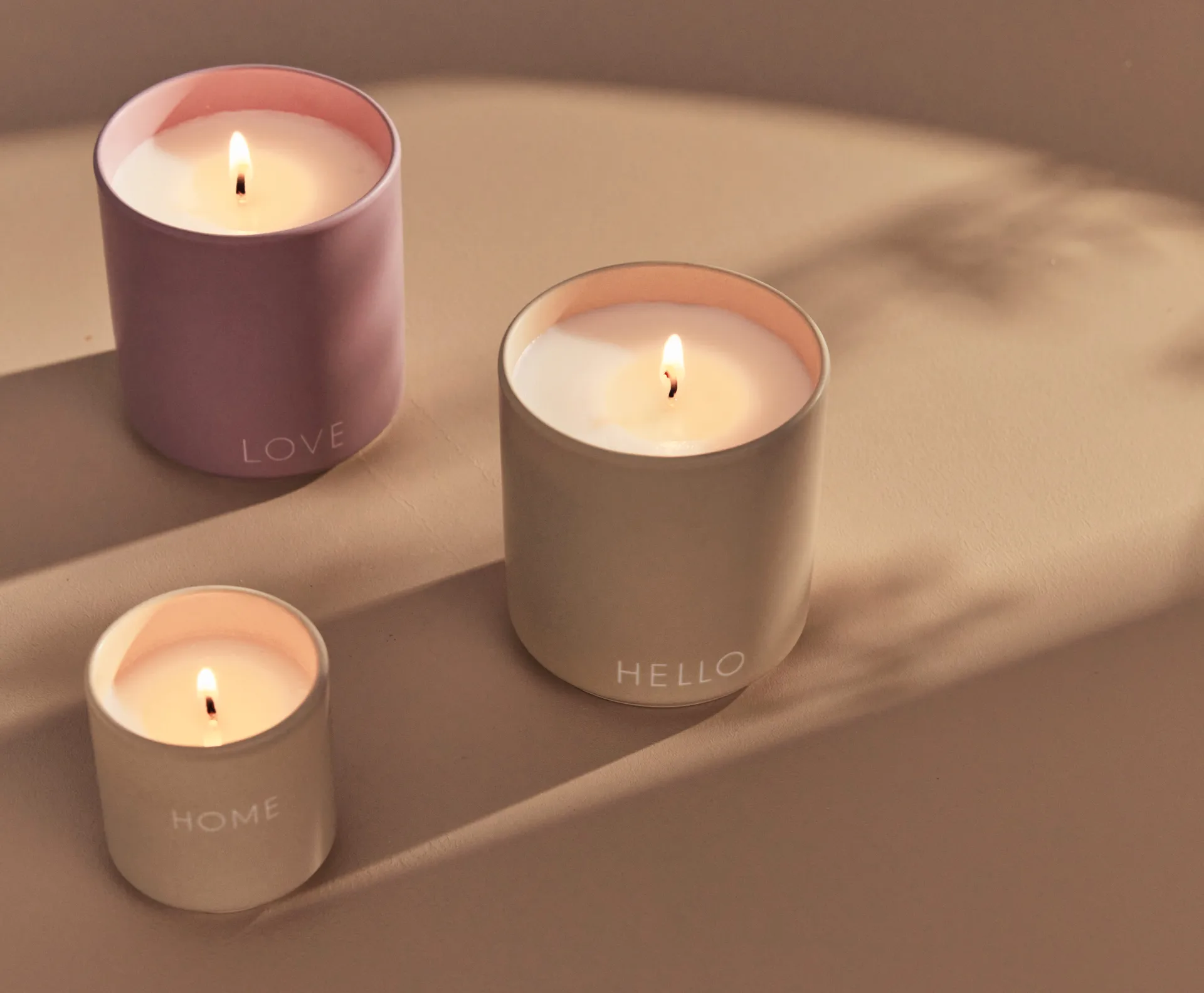 Vela perfumada Design Letters Ø8 cm, Love-lavanda Design Letters