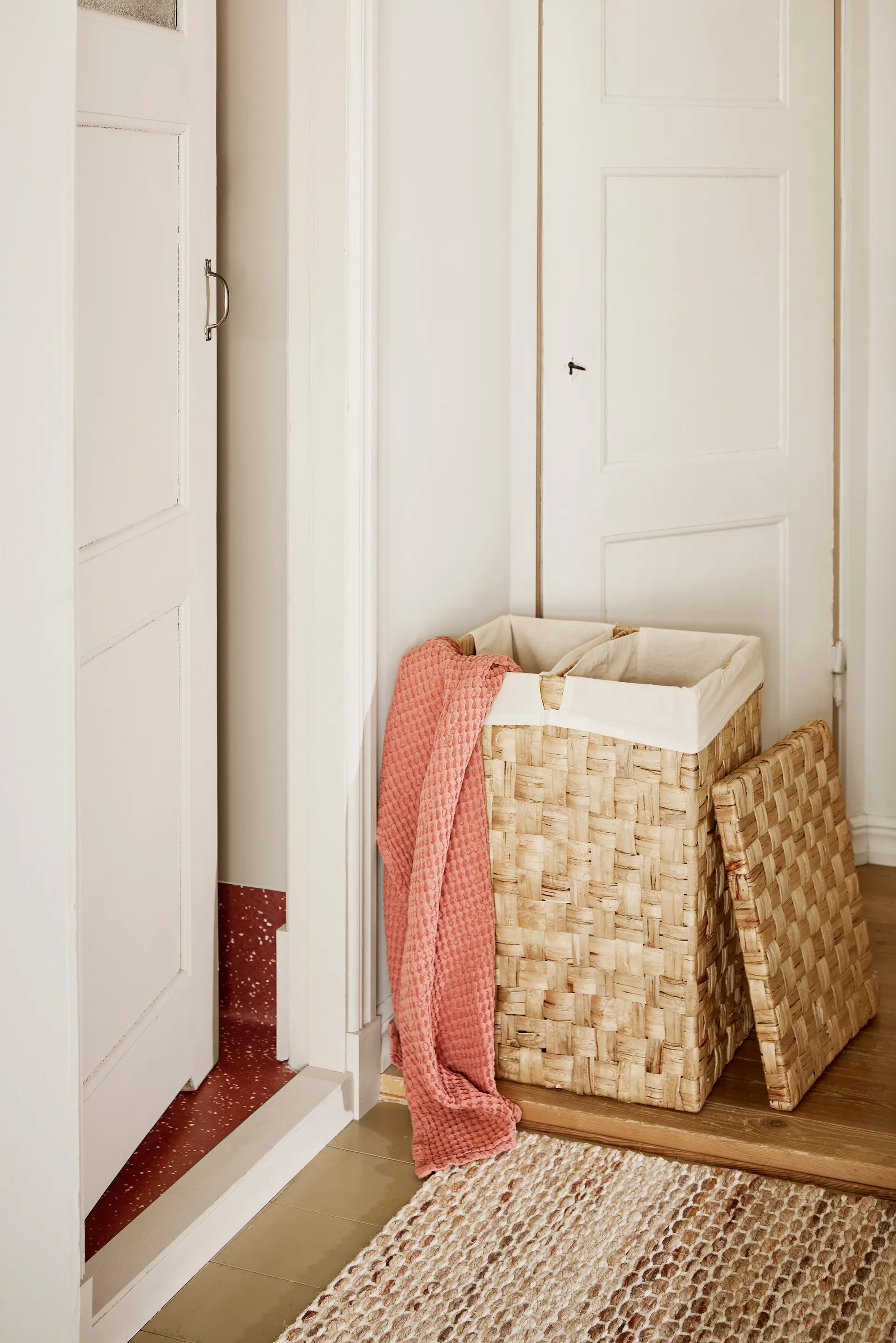 Cesto para roupa suja com separador Lily, Natural Dixie