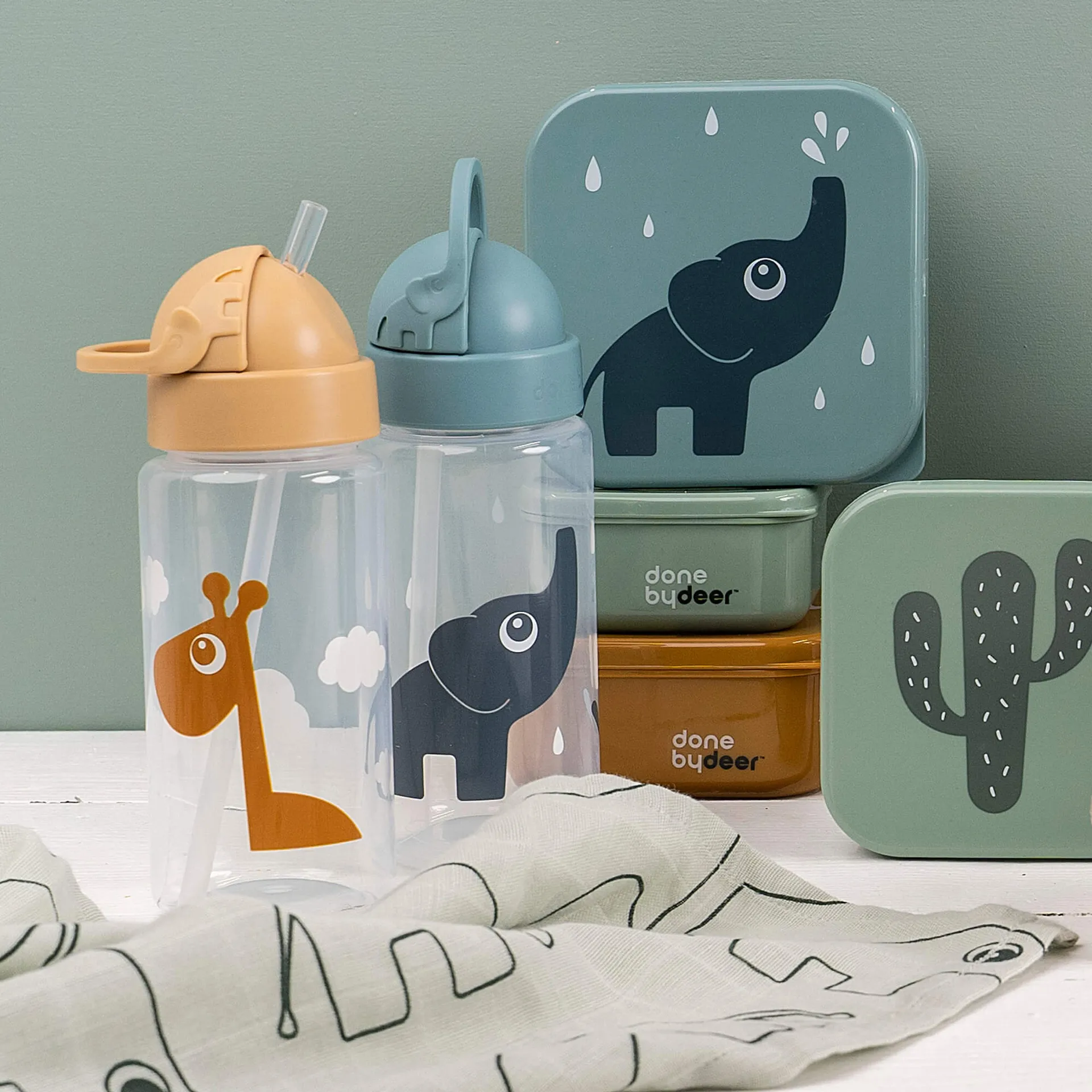 Garrafa com canudo , Mustard Done by deer