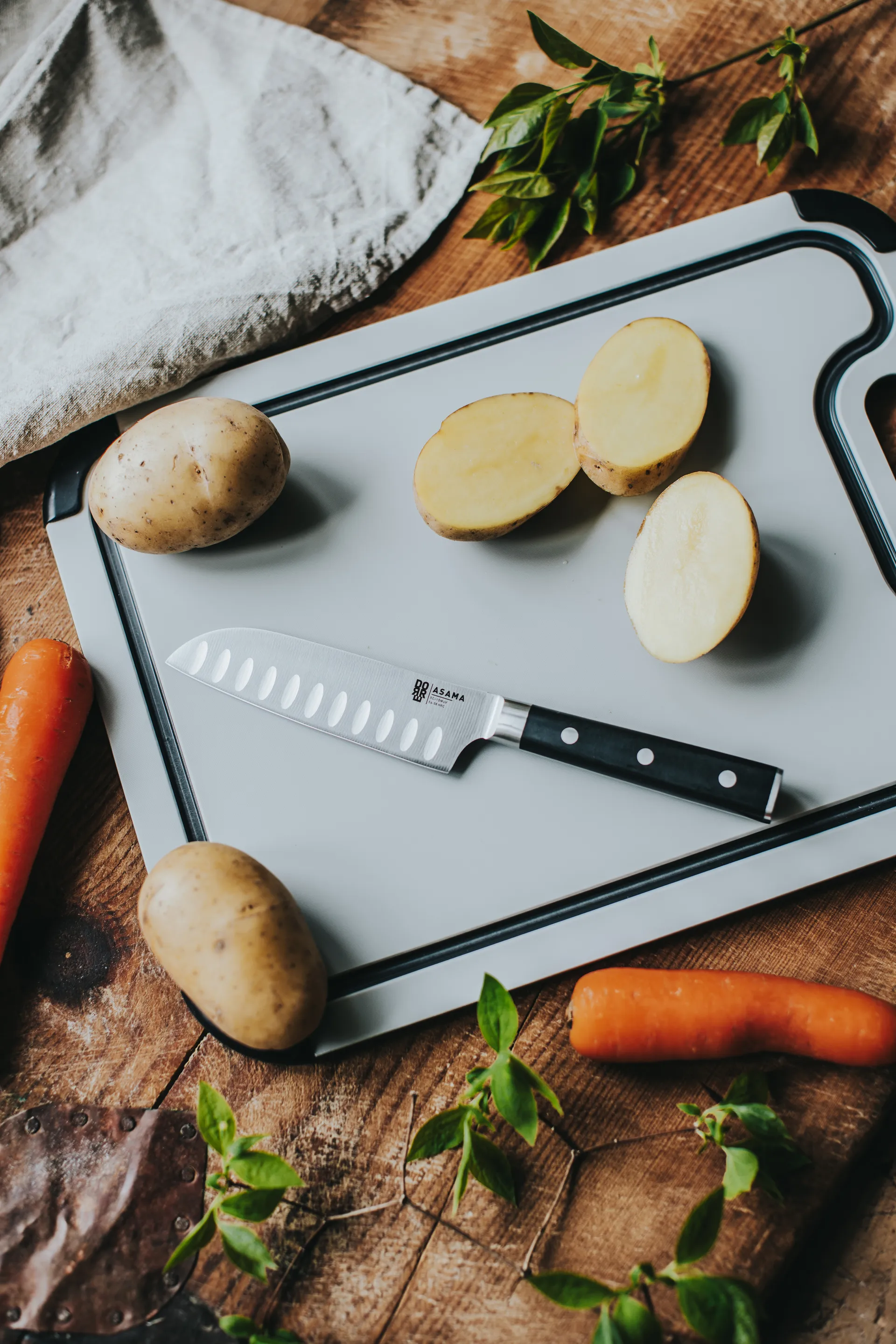 Asama faca Santoku 13 cm, Puxador preto Dorre