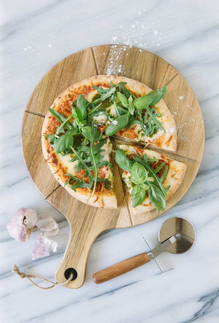 Conjunto para piza Sade: cortador de piza, tábua de cortar Ø32 cm - Acacia - Dorre