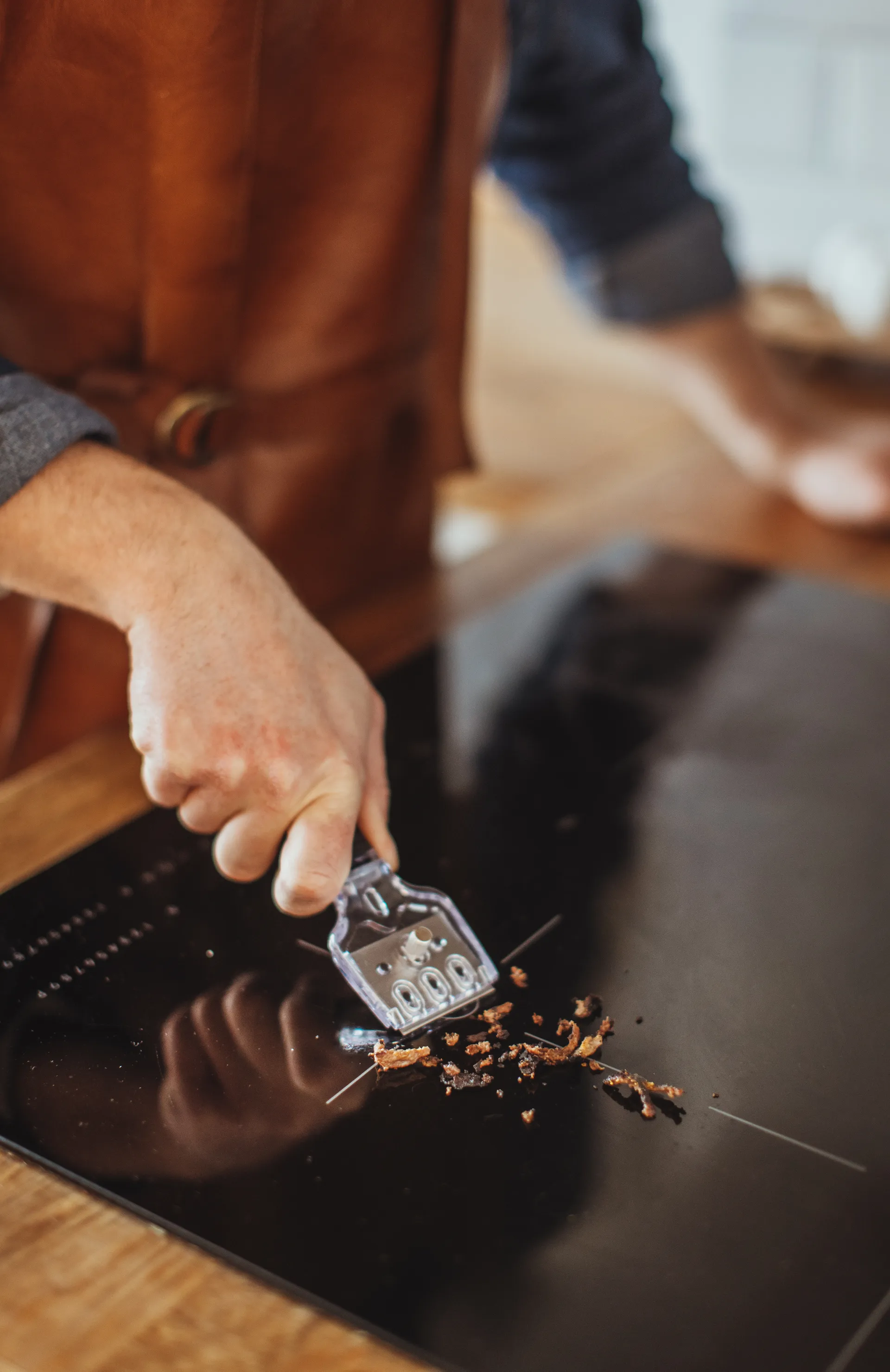 Hema rascador de fogão preto com 5 lâminas extra, 16x5,4x1,8 cm Dorre