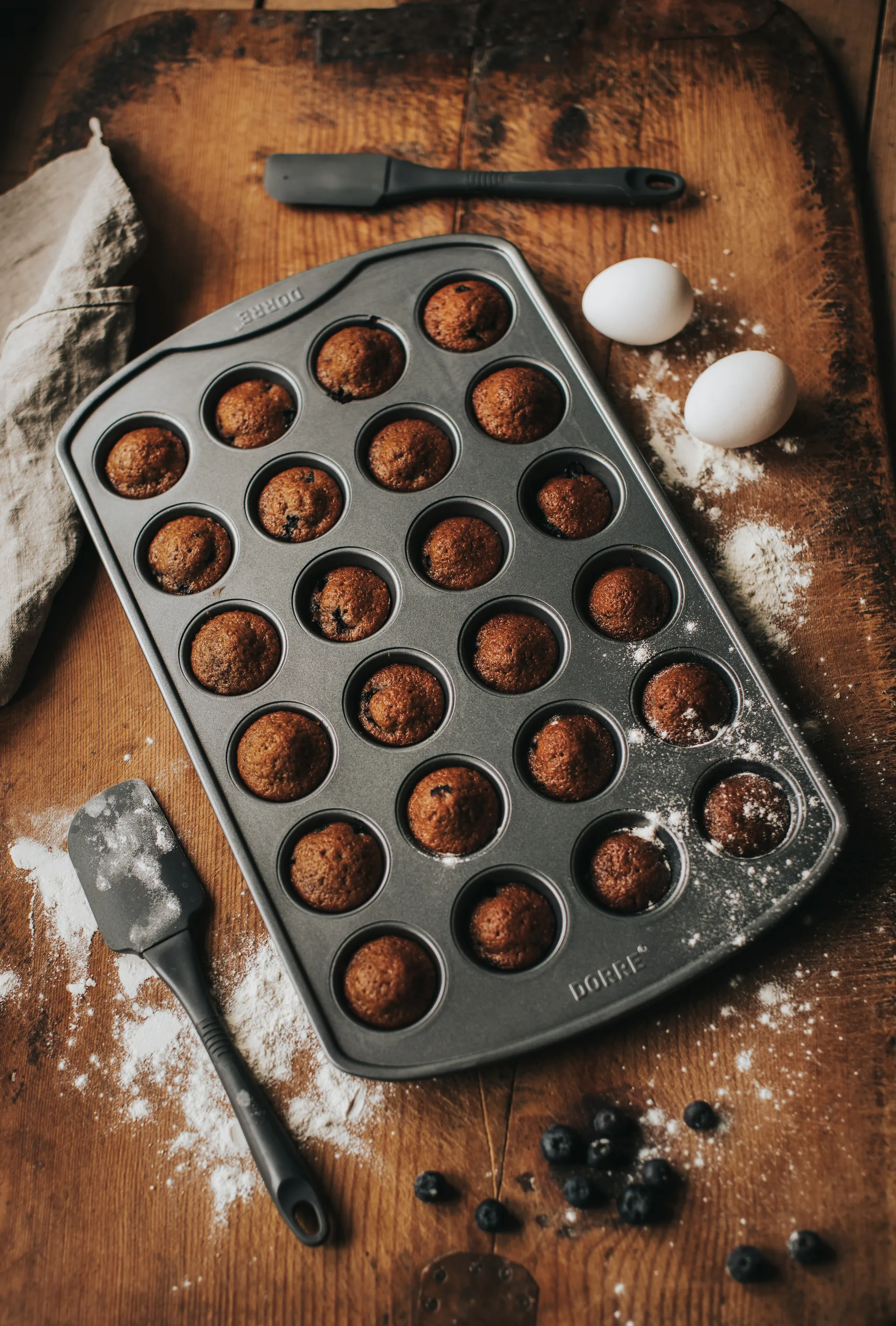 Karabo forma para muffins em aço carbono 24 cavidades, 42,5×26×2,8 cm Dorre