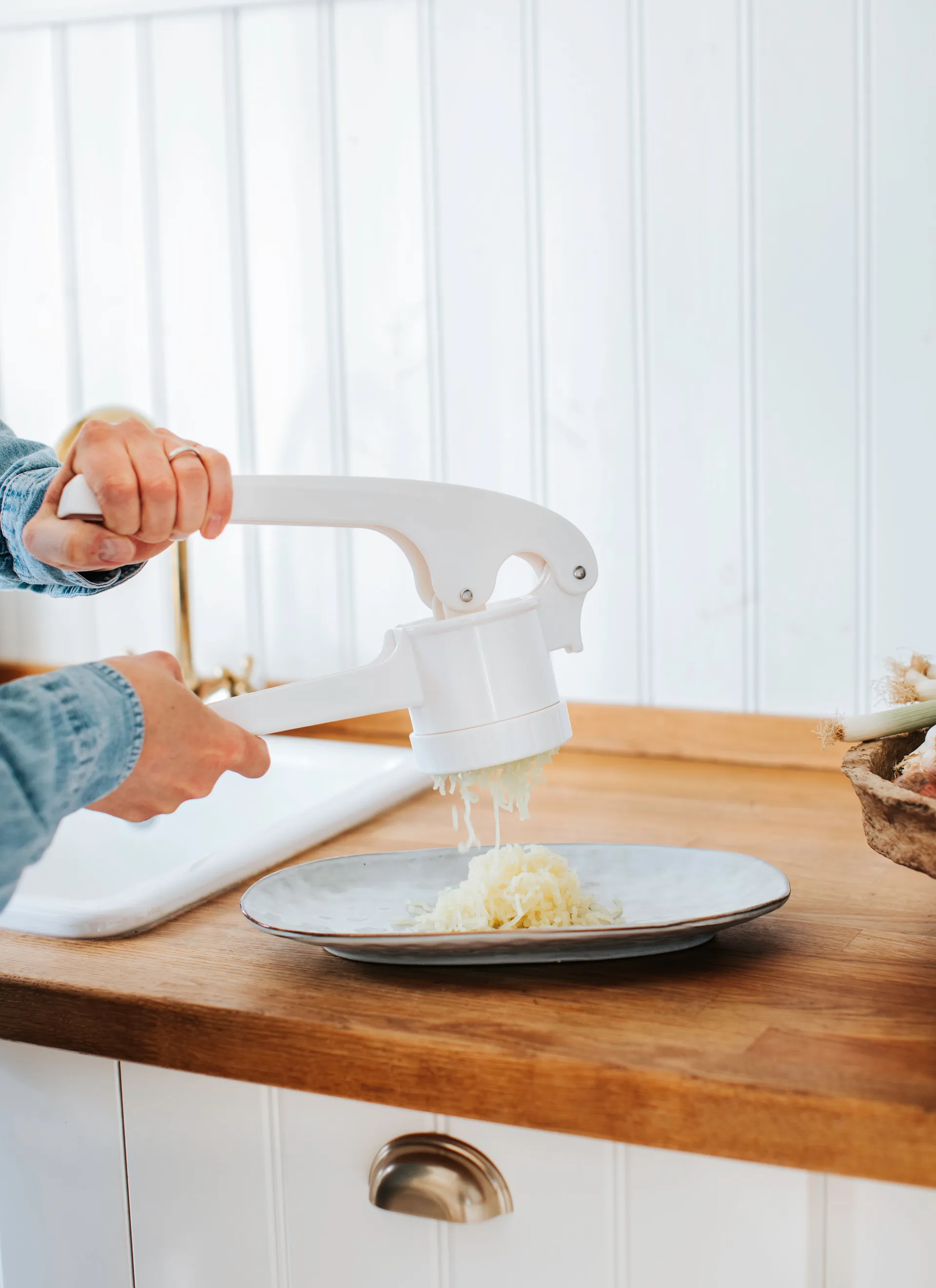 Prensa de batata Posey, Branco Dorre