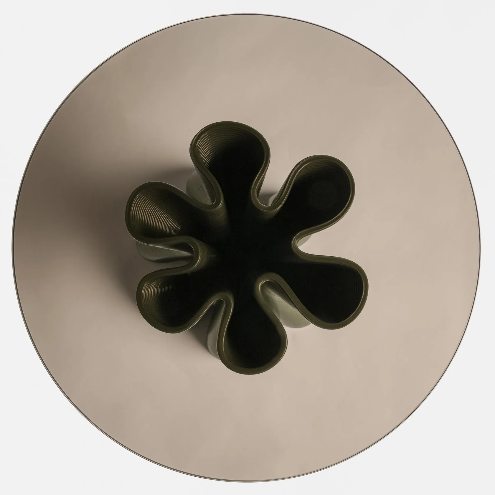 Mesa de apoio Anemone Ø50 cm, Olive Ekbacken Studios